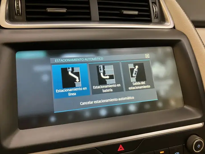 Jaguar E-Pace 2019, foto 11