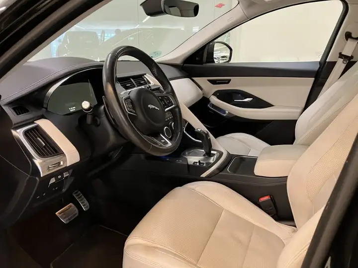 Jaguar E-Pace 2019, foto 4