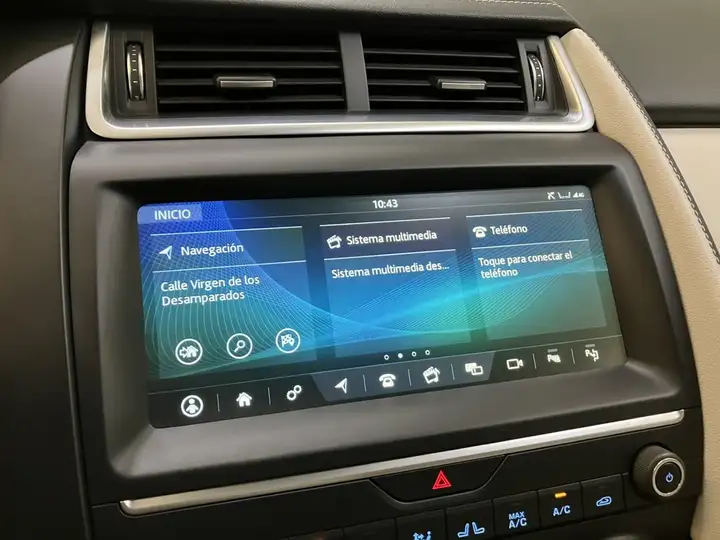 Jaguar E-Pace 2019, foto 15