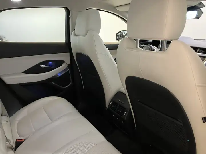Jaguar E-Pace 2019, foto 16