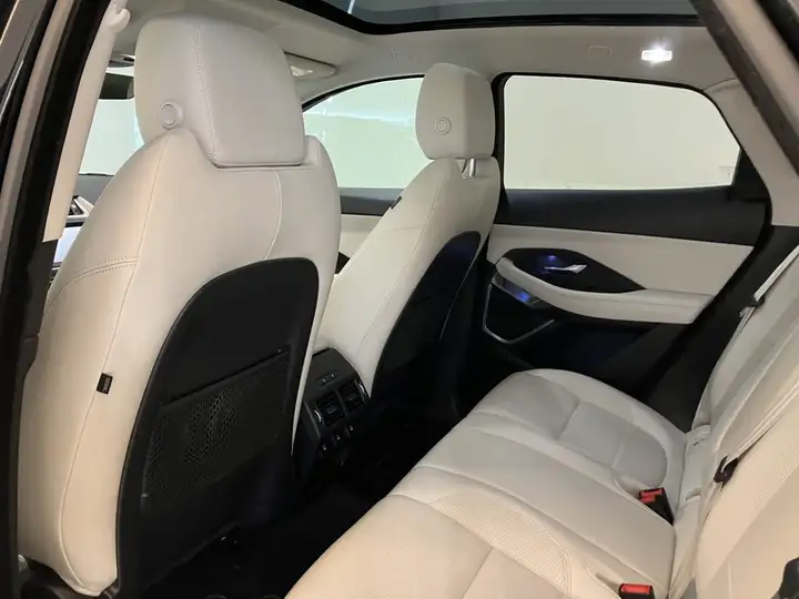 Jaguar E-Pace 2019, foto 5