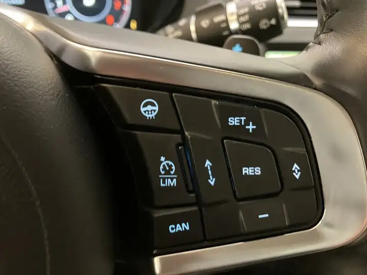 Jaguar E-Pace 2019, foto 17
