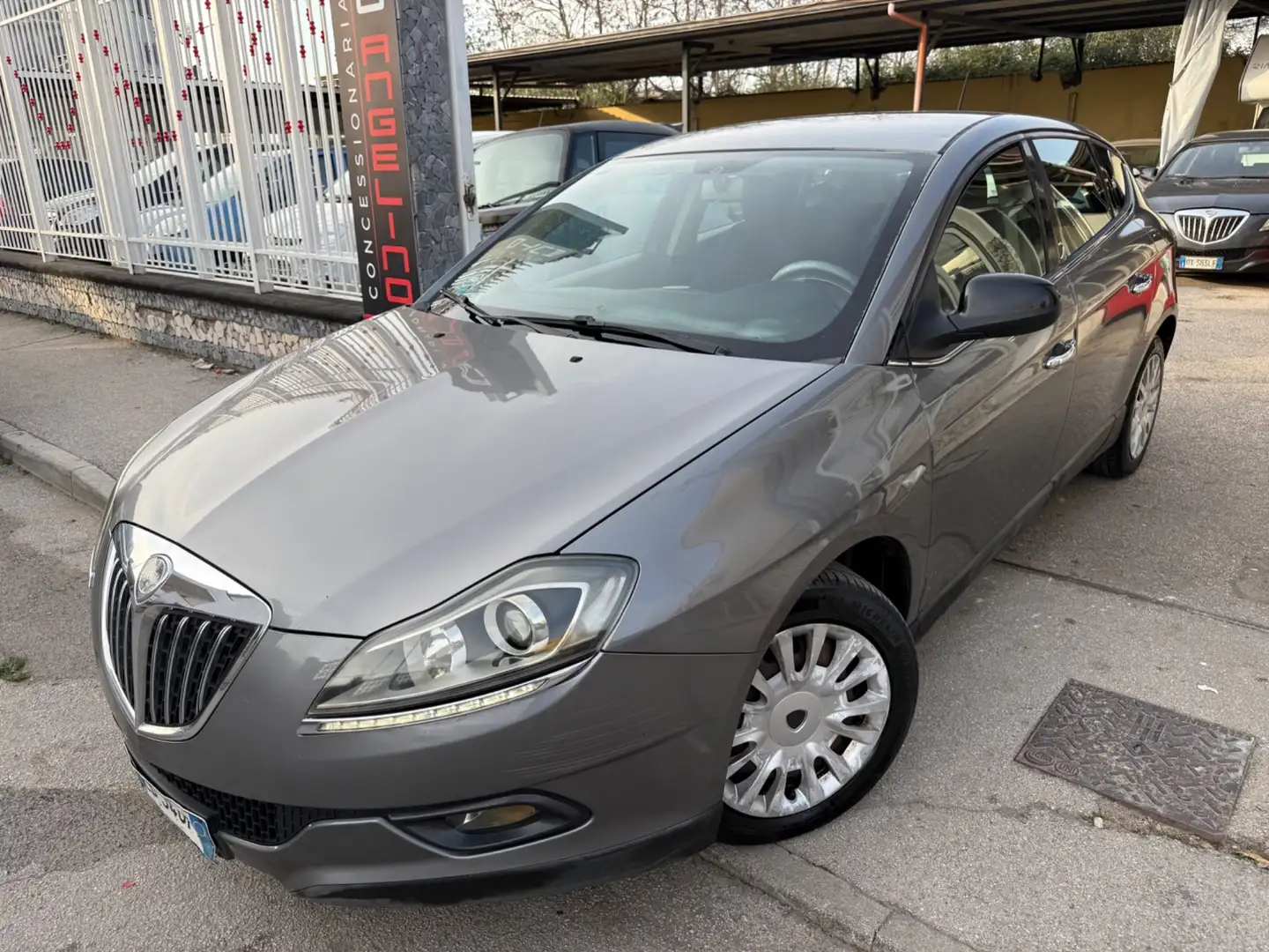 Lancia Delta 1.6 MJT DPF Argento Gris - 2