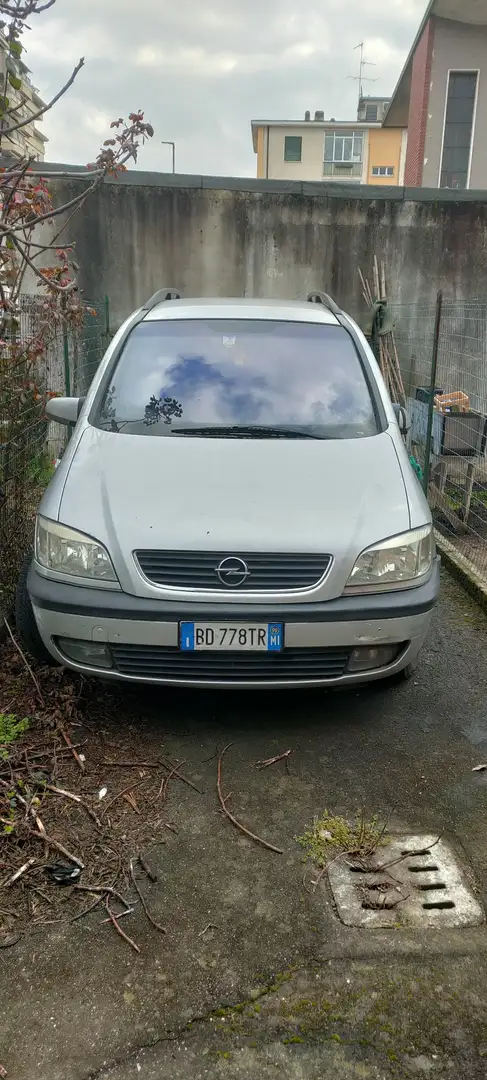 Opel Zafira 1.6i 16v Elegance (cdx) - 1