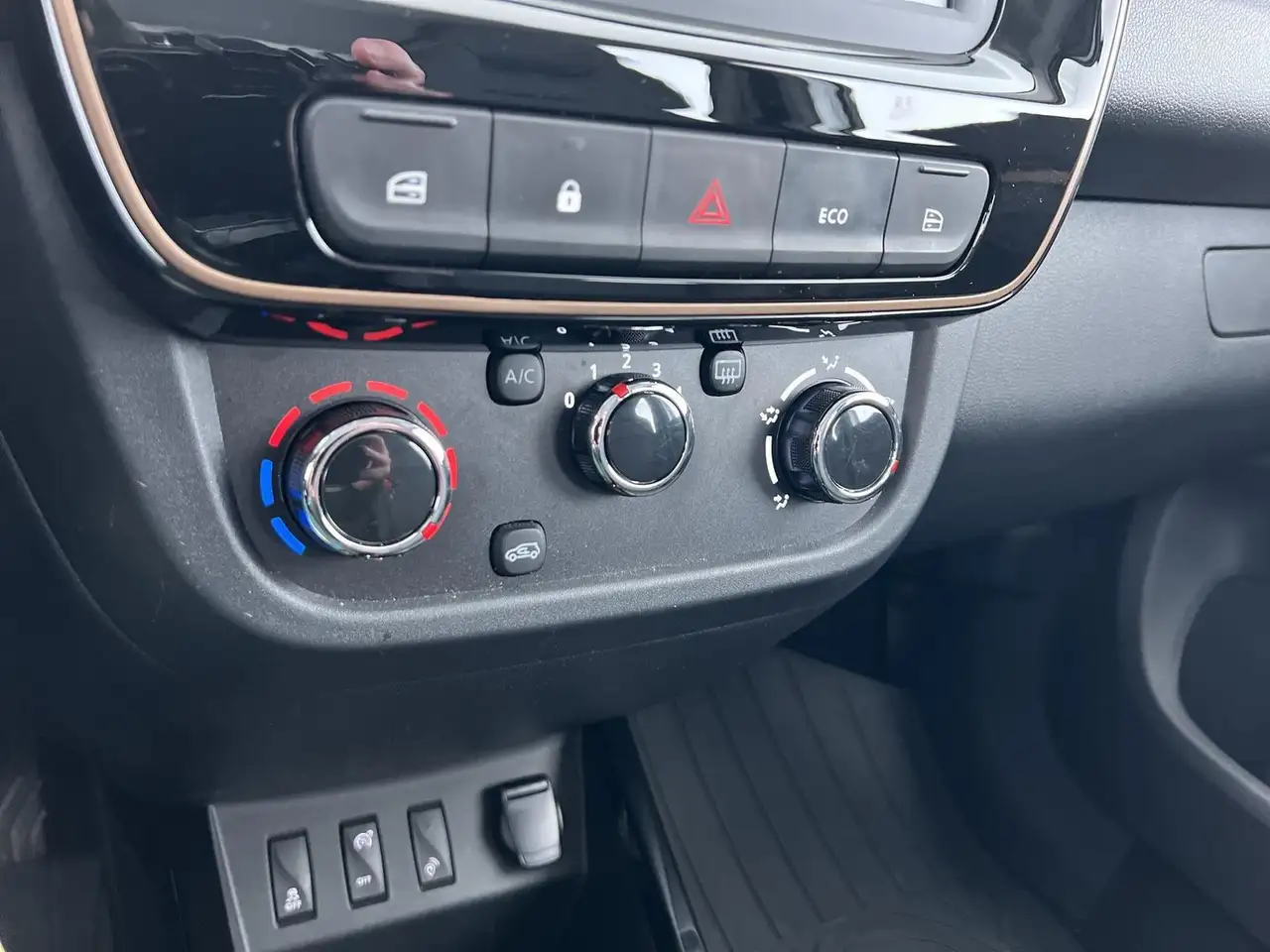 Dacia Spring Electric Extreme*RFK*NAVI*PDCh*uvm 12