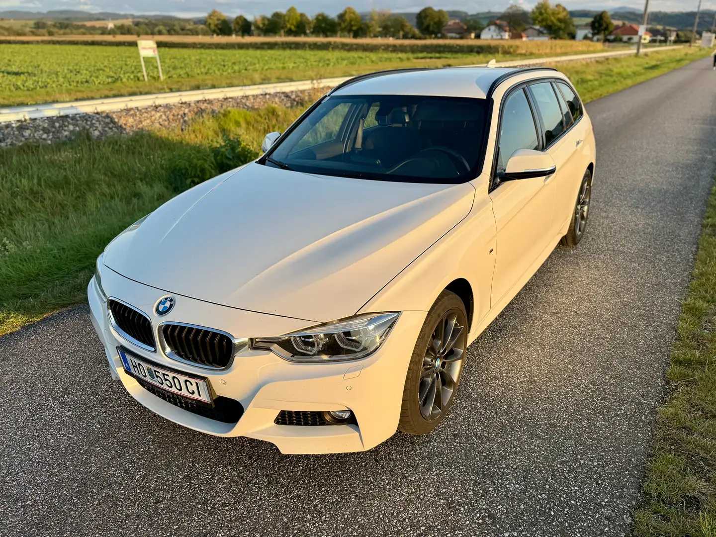 BMW 320 320d Touring M Sport Aut. M Sport Weiß - 2
