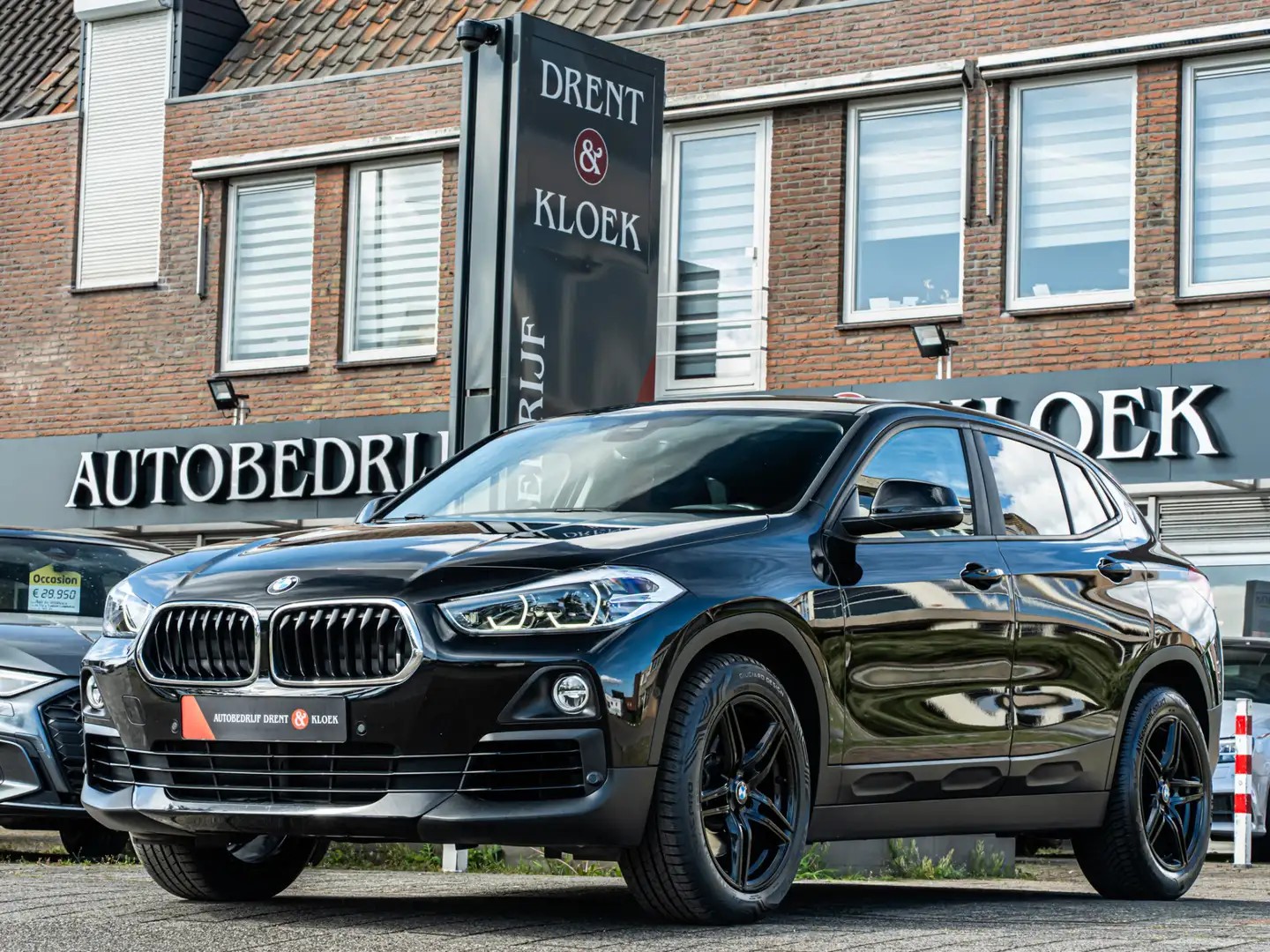 BMW X2 sDrive20i High Exe 18 INCH CAMERA LED PDC STOELVER Fekete - 1