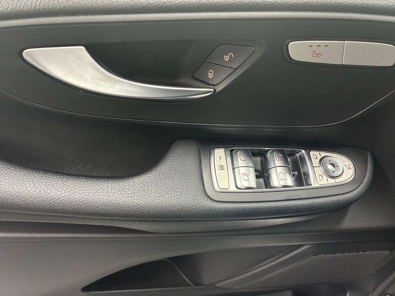 Mercedes-Benz V 220