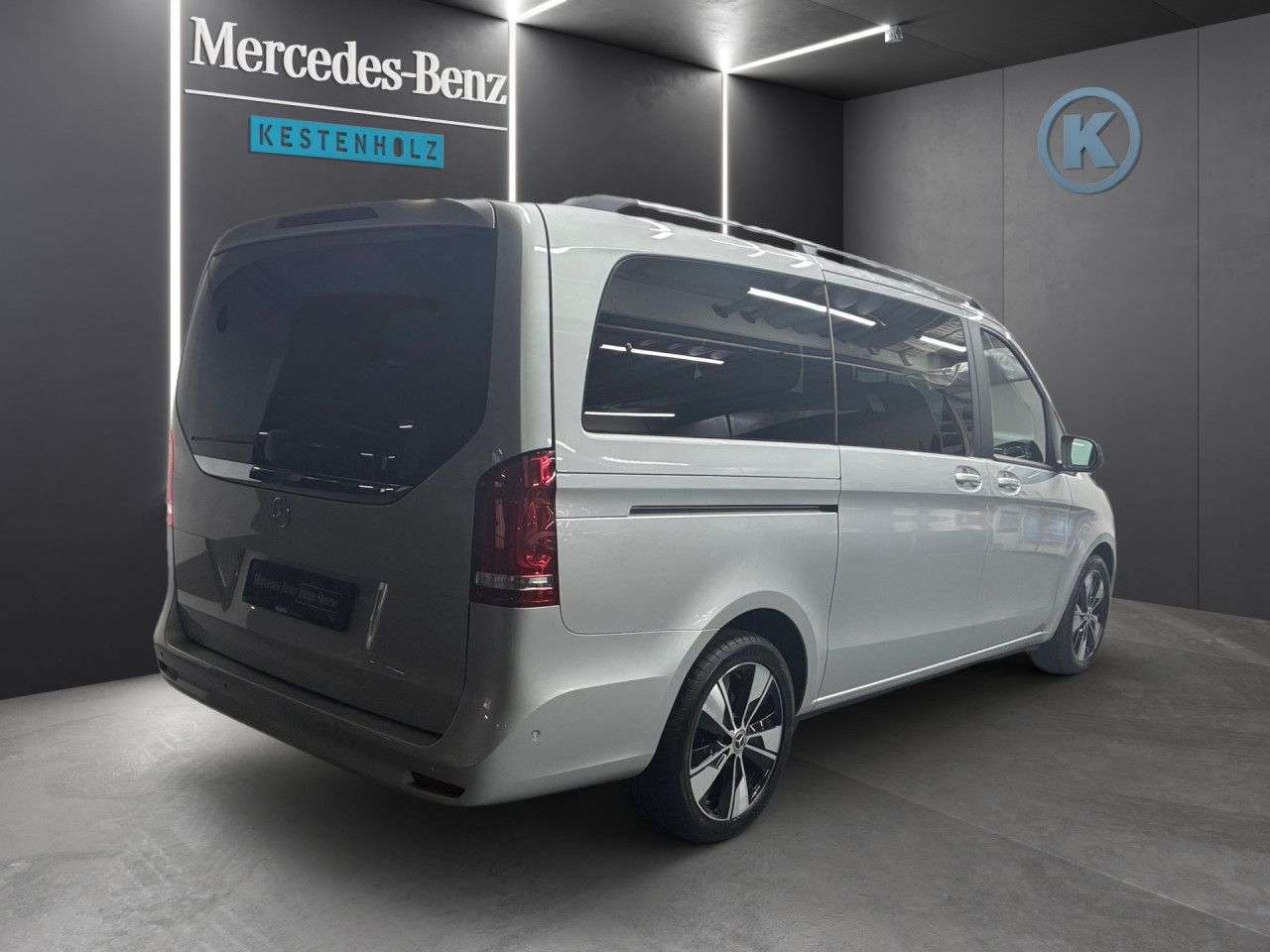 Mercedes-Benz V 220