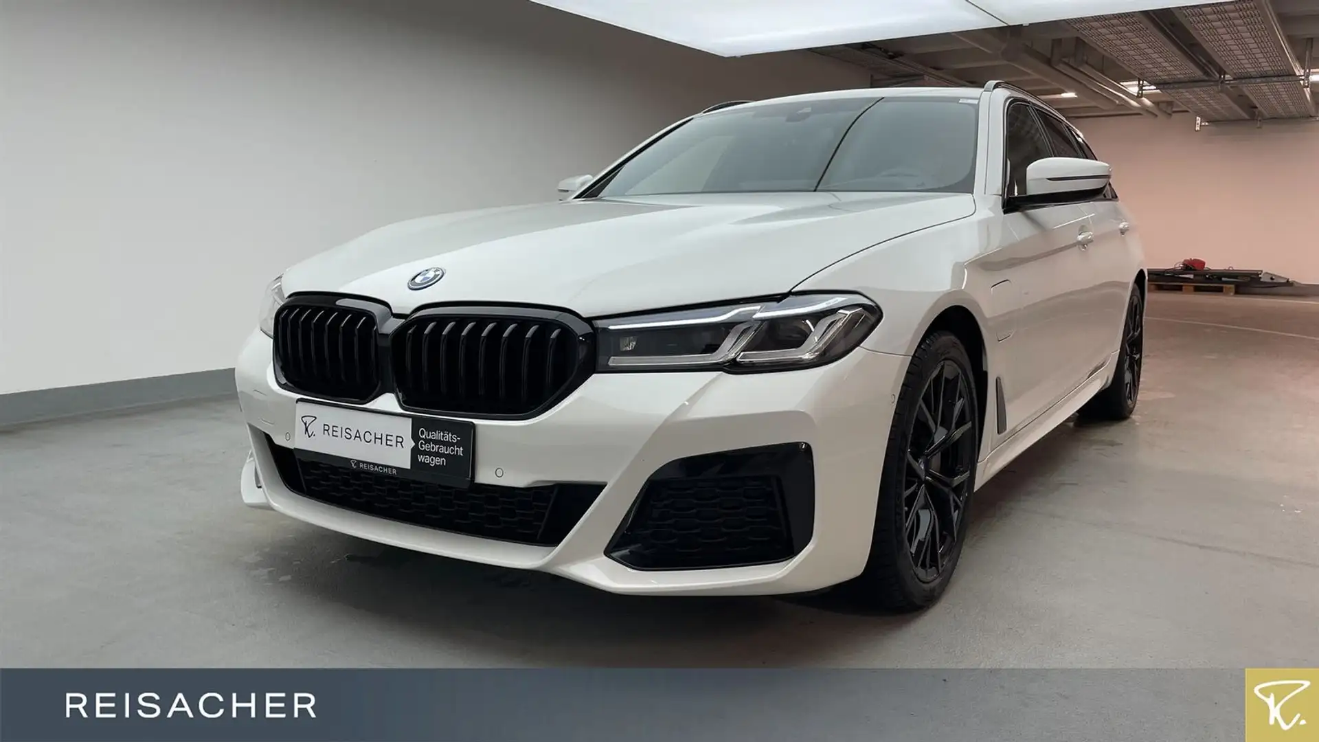 BMW 530 e A xDrive Tou LCProf,ad,LED,AHK,HUD,Pano Weiß - 1