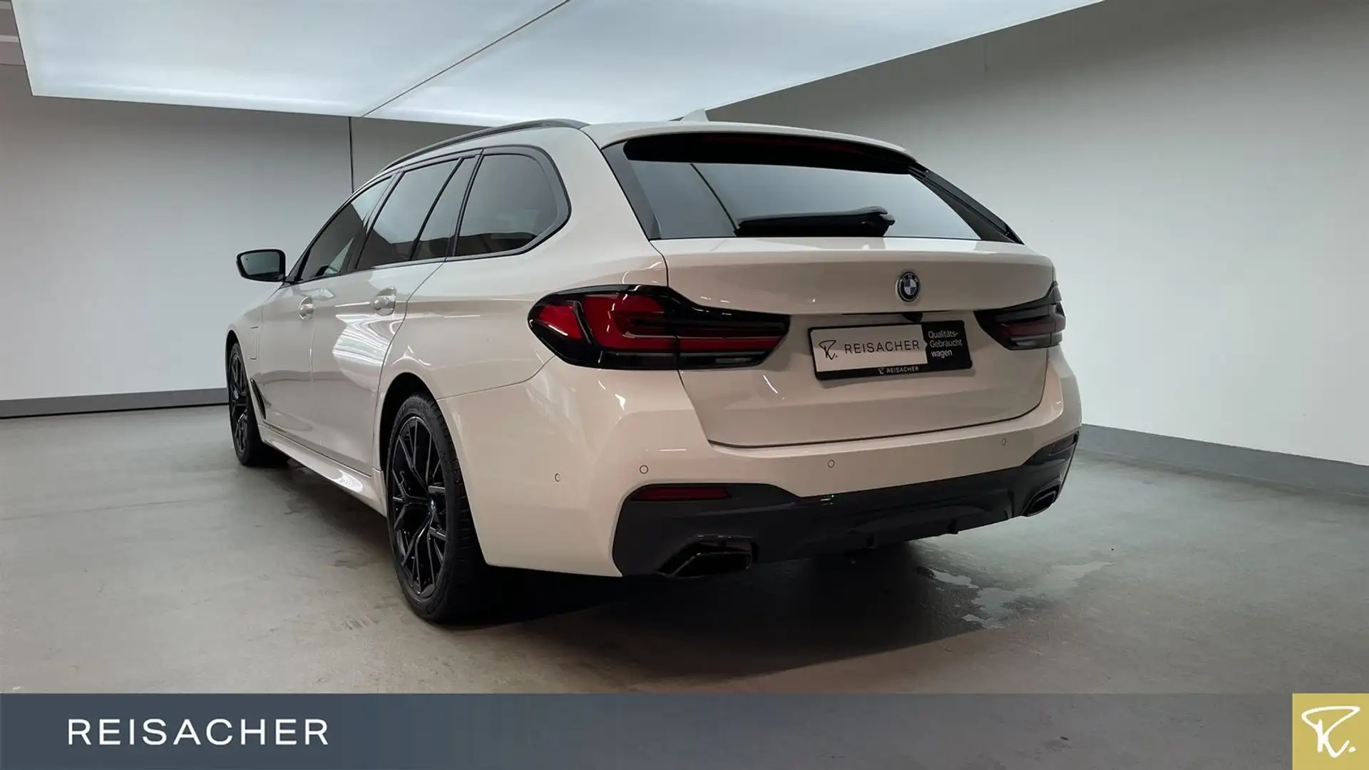 BMW 530 e A xDrive Tou LCProf,ad,LED,AHK,HUD,Pano Weiß - 2