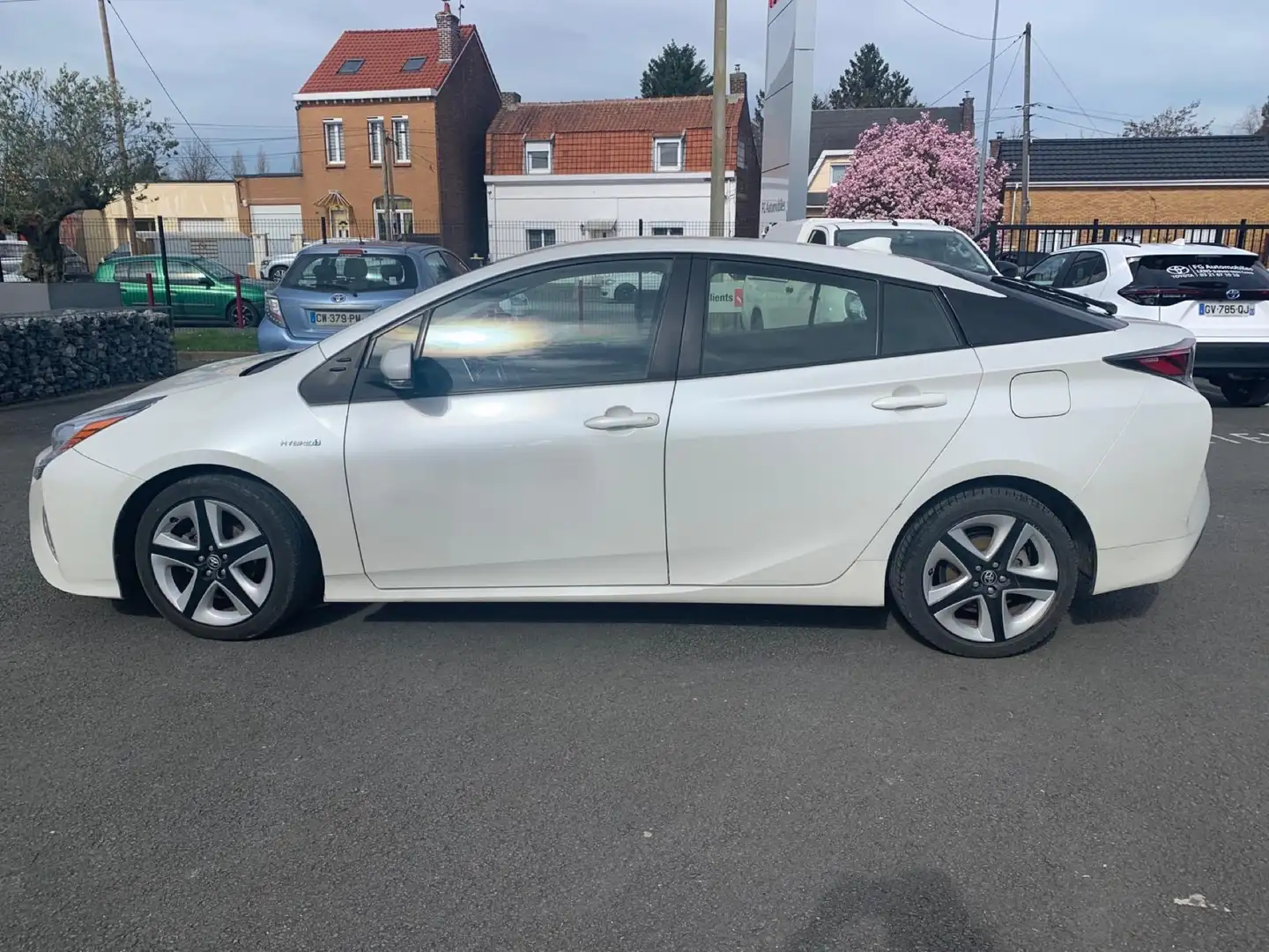 Toyota Prius 1.8i VVT-i Hybrid Lounge CVT Biały - 2