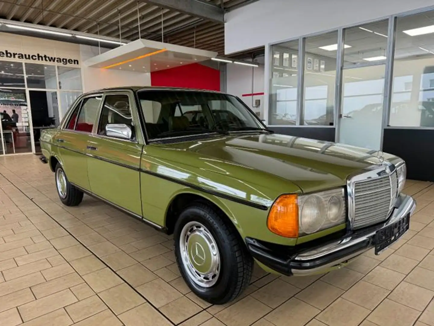 Mercedes-Benz 230 *OLDTIMER+AUTOMATIK+SERVO+I.HAND*ORIG.103TKM zelena - 1