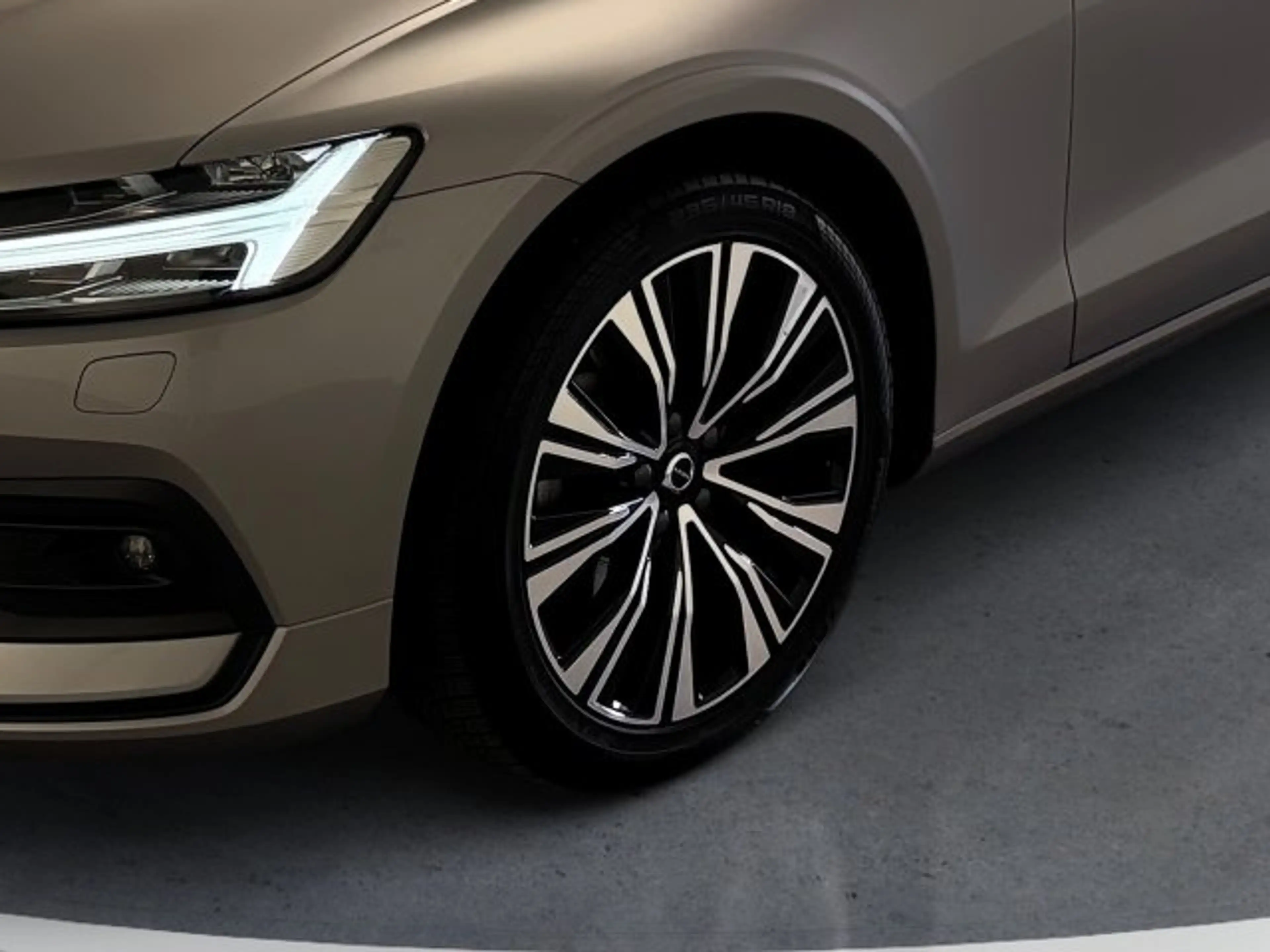 Volvo V60 Core, B4 Mild Hybrid, Benzin — photo 8