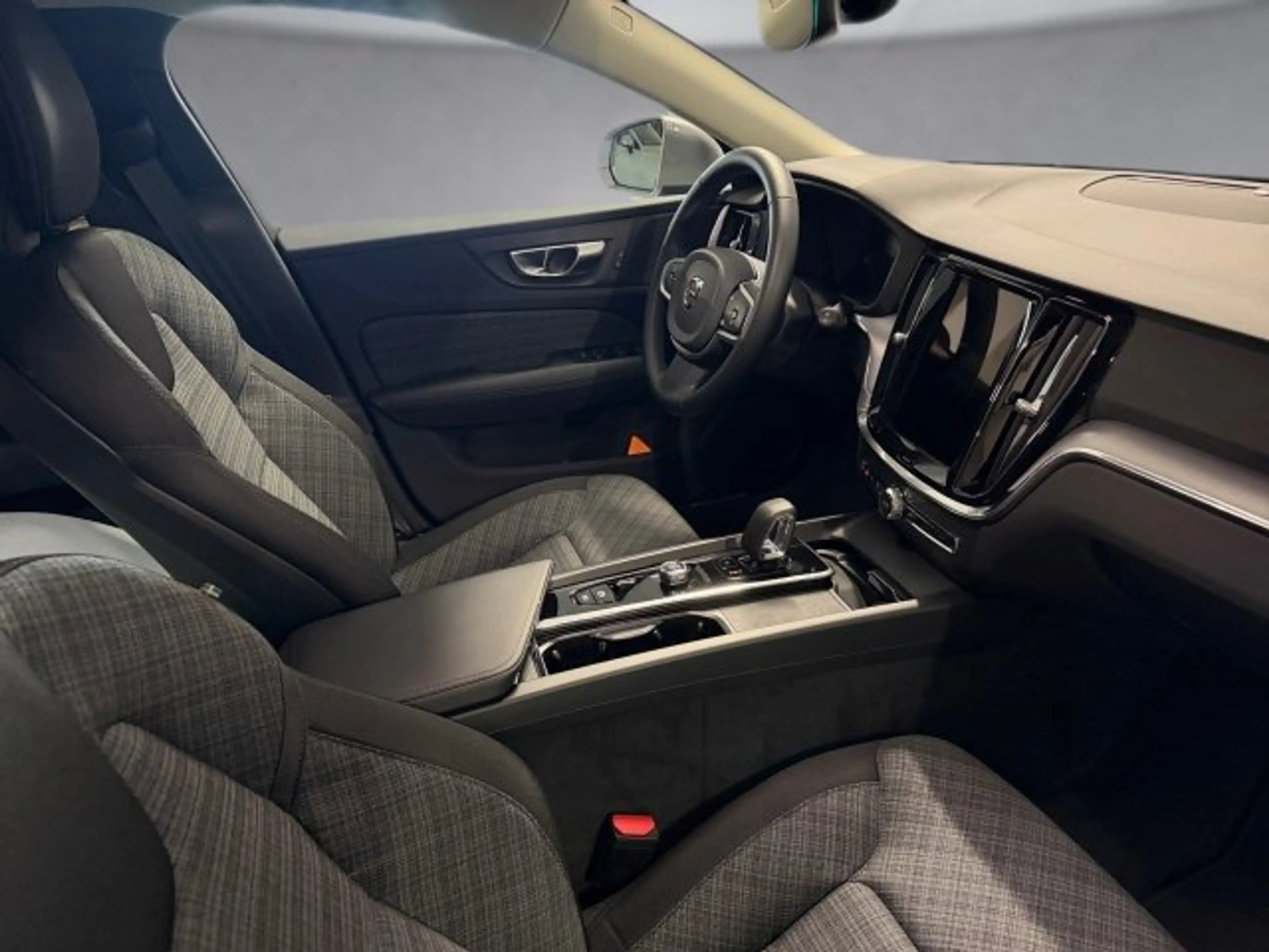 Volvo V60 Core, B4 Mild Hybrid, Benzin — photo 11