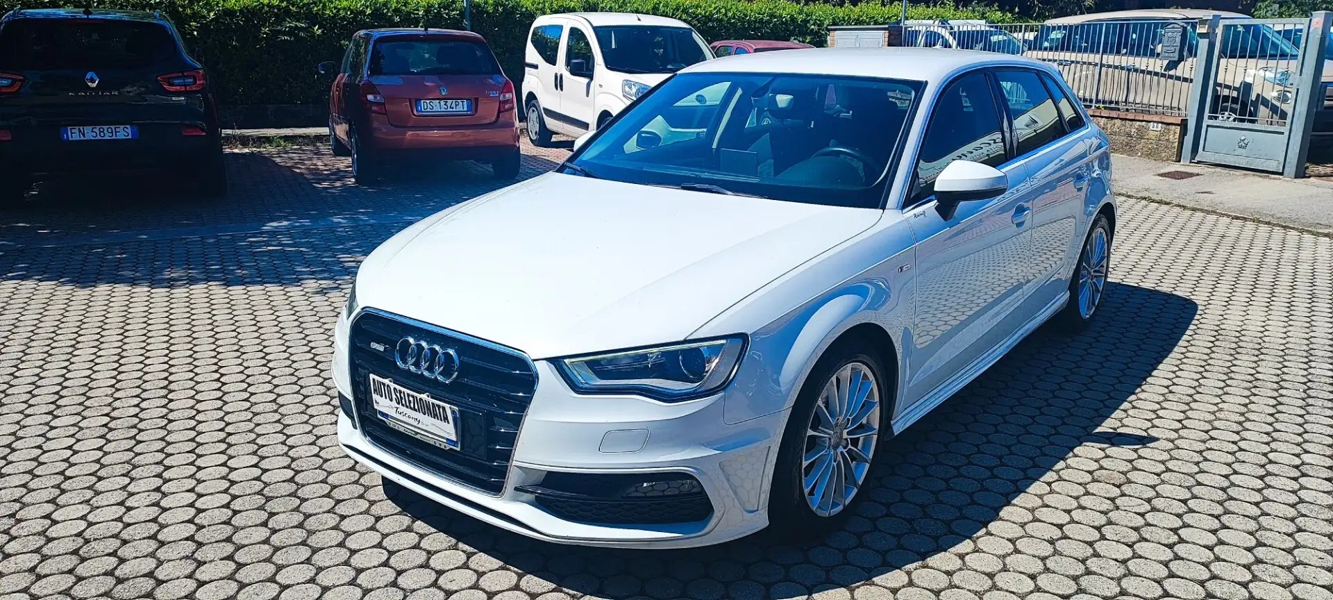Audi A3 SPB 1.6 TDI ultra Attraction Wit - 1