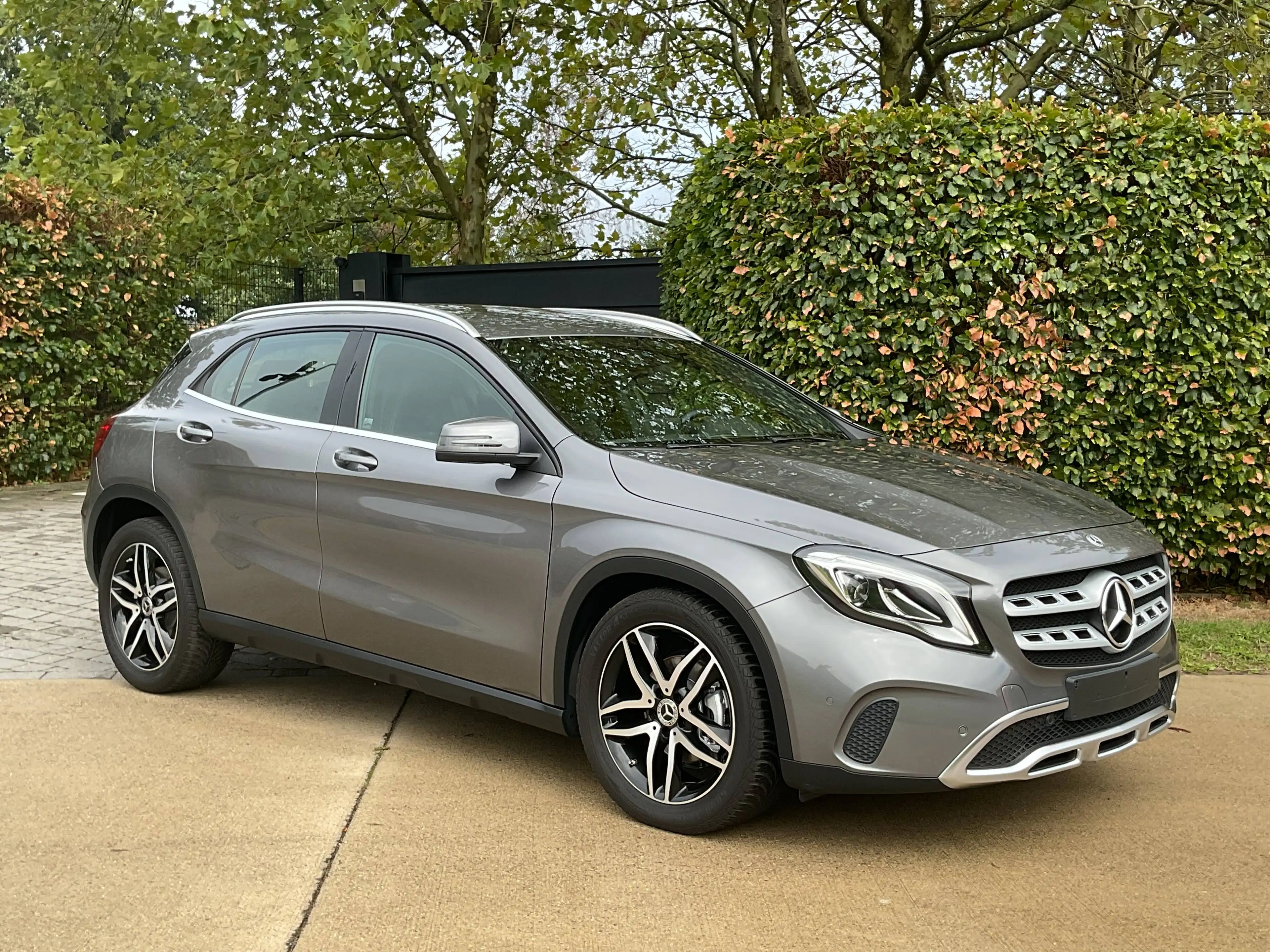 Mercedes-Benz GLA 180 Camera * Dodehoekassistentie * Elektr. kofferklep * Trekhaak * 2j waarborg! — photo 4