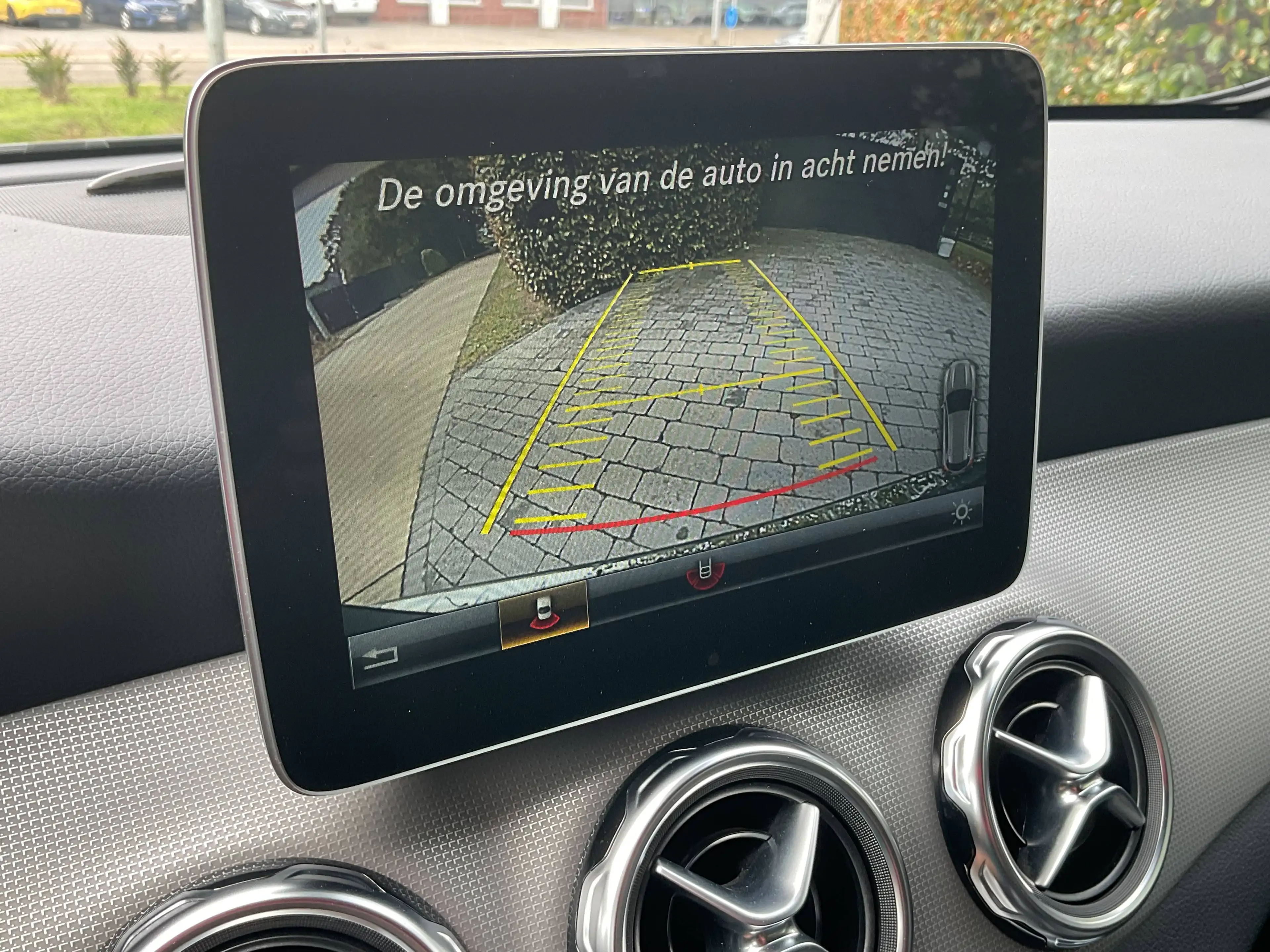 Mercedes-Benz GLA 180 Camera * Dodehoekassistentie * Elektr. kofferklep * Trekhaak * 2j waarborg! — photo 15