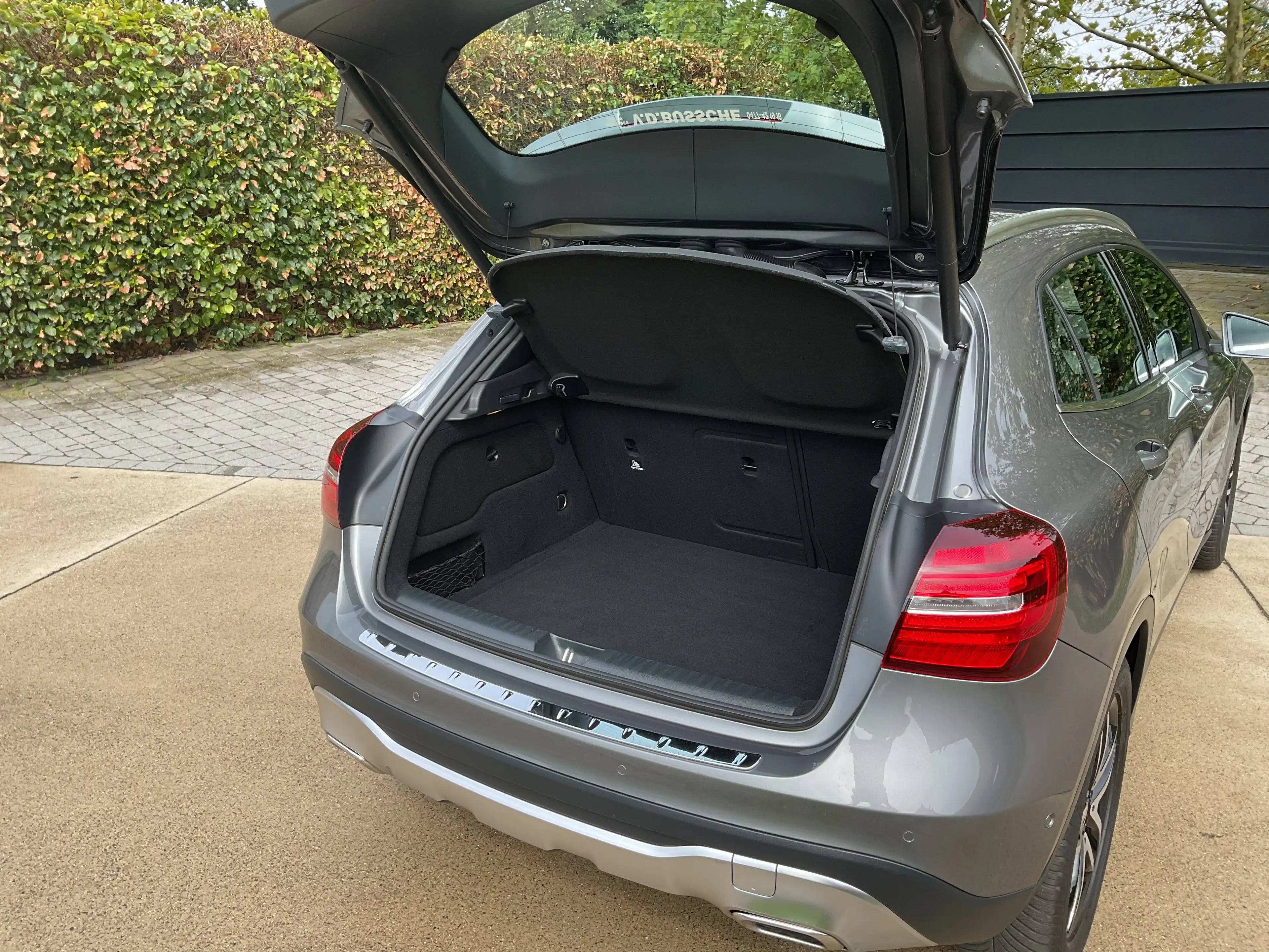 Mercedes-Benz GLA 180 Camera * Dodehoekassistentie * Elektr. kofferklep * Trekhaak * 2j waarborg! — photo 8