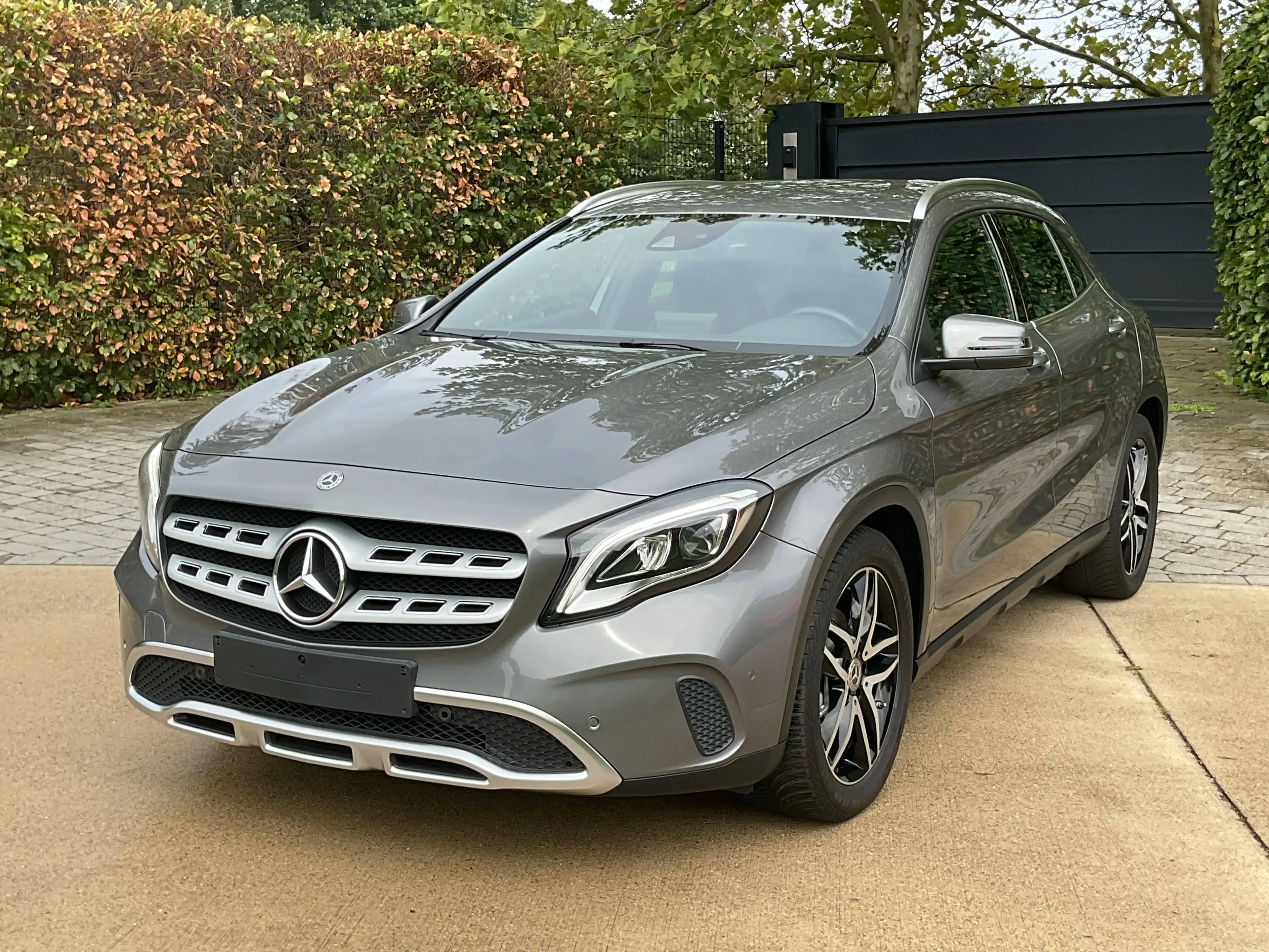 Mercedes-Benz GLA 180 Camera * Dodehoekassistentie * Elektr. kofferklep * Trekhaak * 2j waarborg!