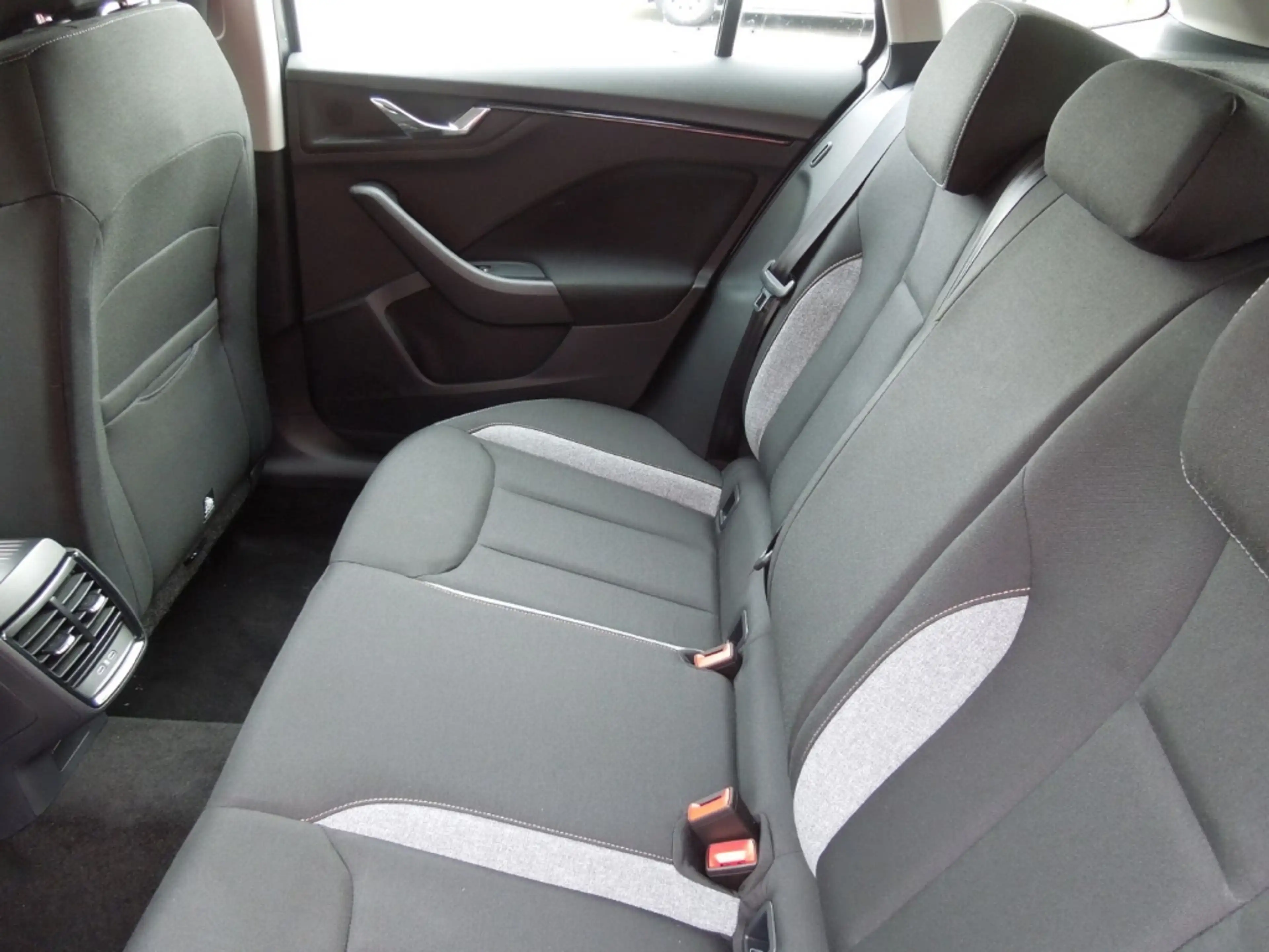 Skoda Scala 1.0TSI DSG Selection/LED/Sitzheizung/Kamera — photo 11
