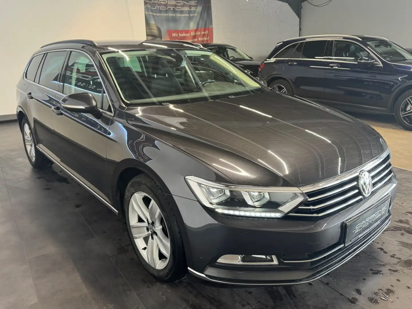 Volkswagen Passat Variant Comfortline*Navi+Massage+Kamera* Grau - 2