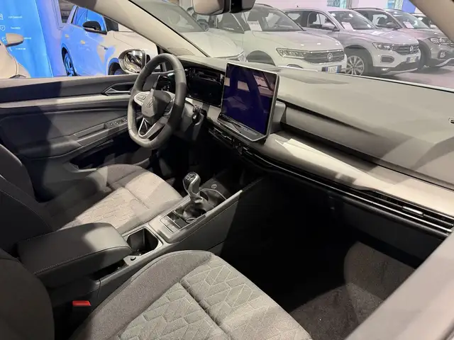 Volkswagen Golf view 11