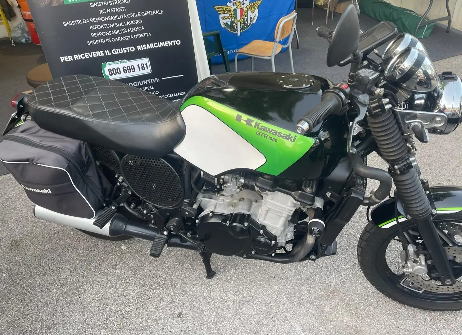 Kawasaki GTR 1000 Vert - 1