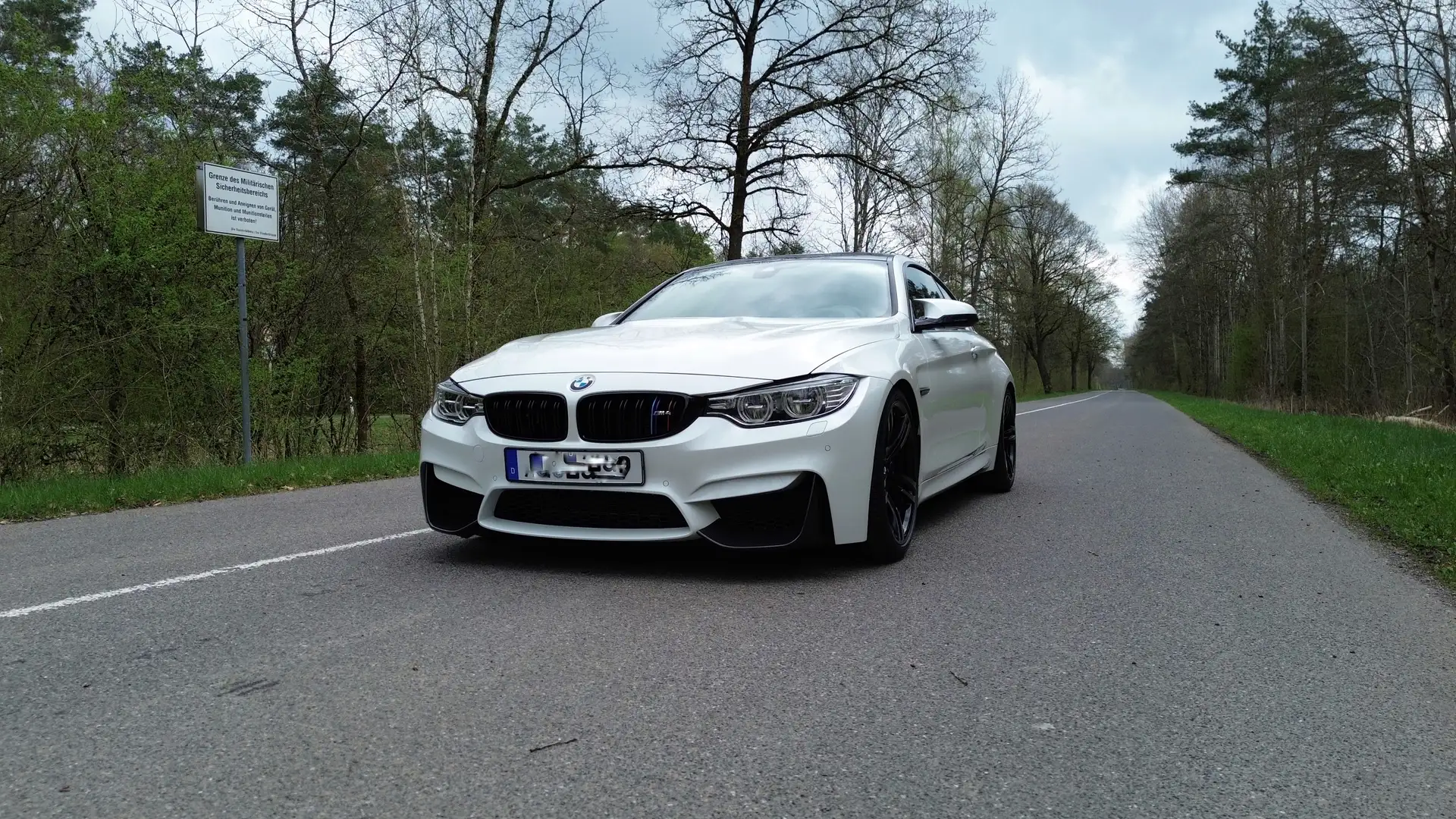 BMW M4 F82 OHNE OPF VOLLLEDER MINERALWEISS 50T KM  TÜVNE - 1