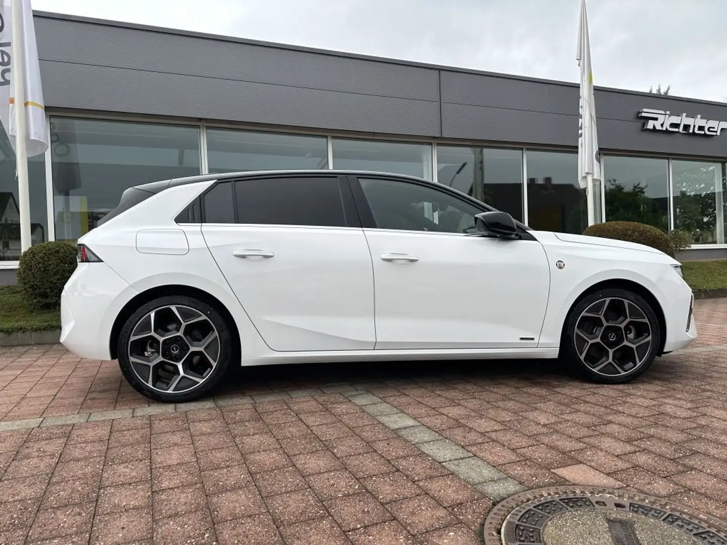 Opel Astra Plug-In-Hybrid Ultimate Blanc - 2