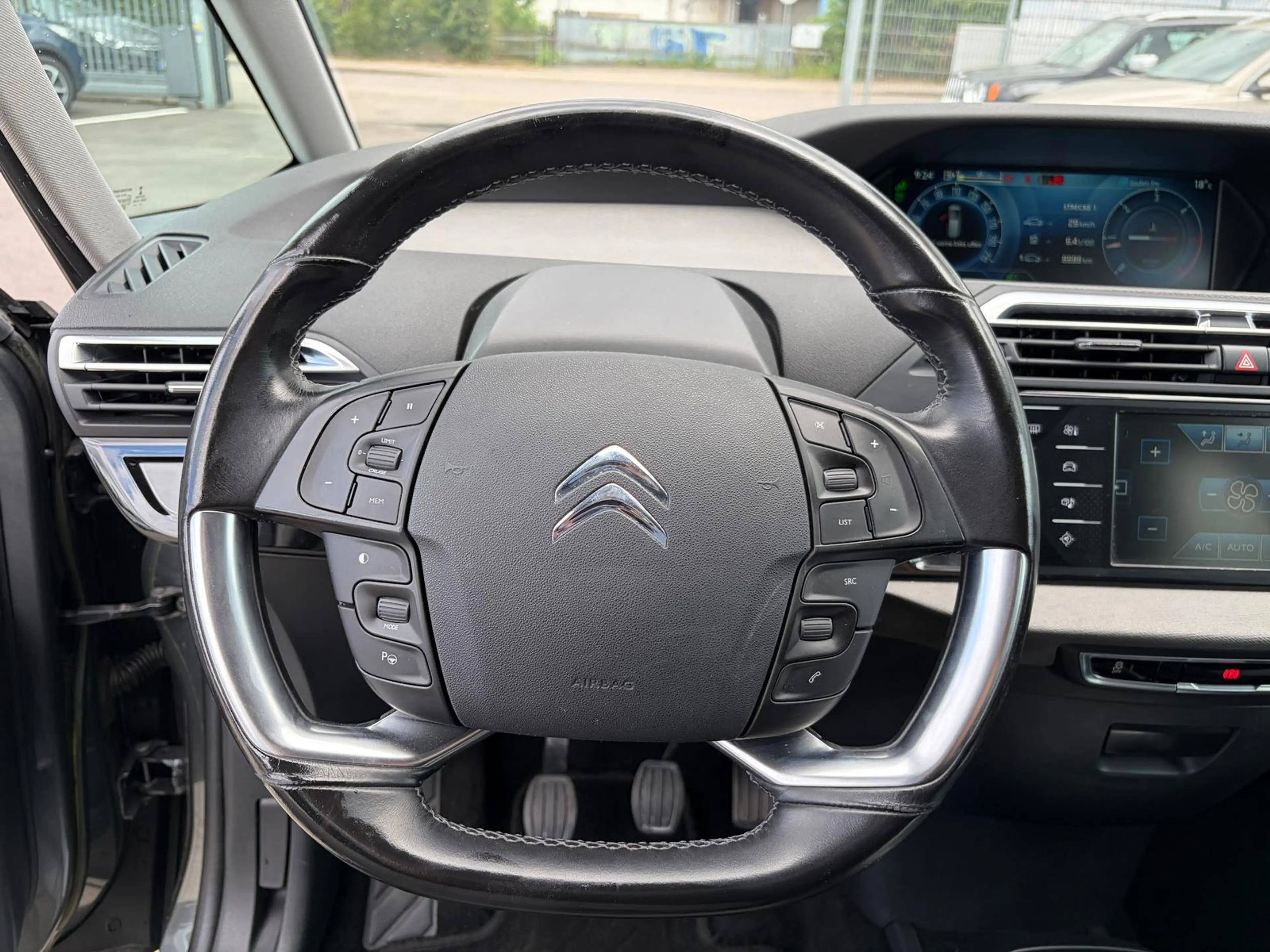 Citroen Grand C4 Picasso 1.6 Blue-HDI FAP Selection — photo 10