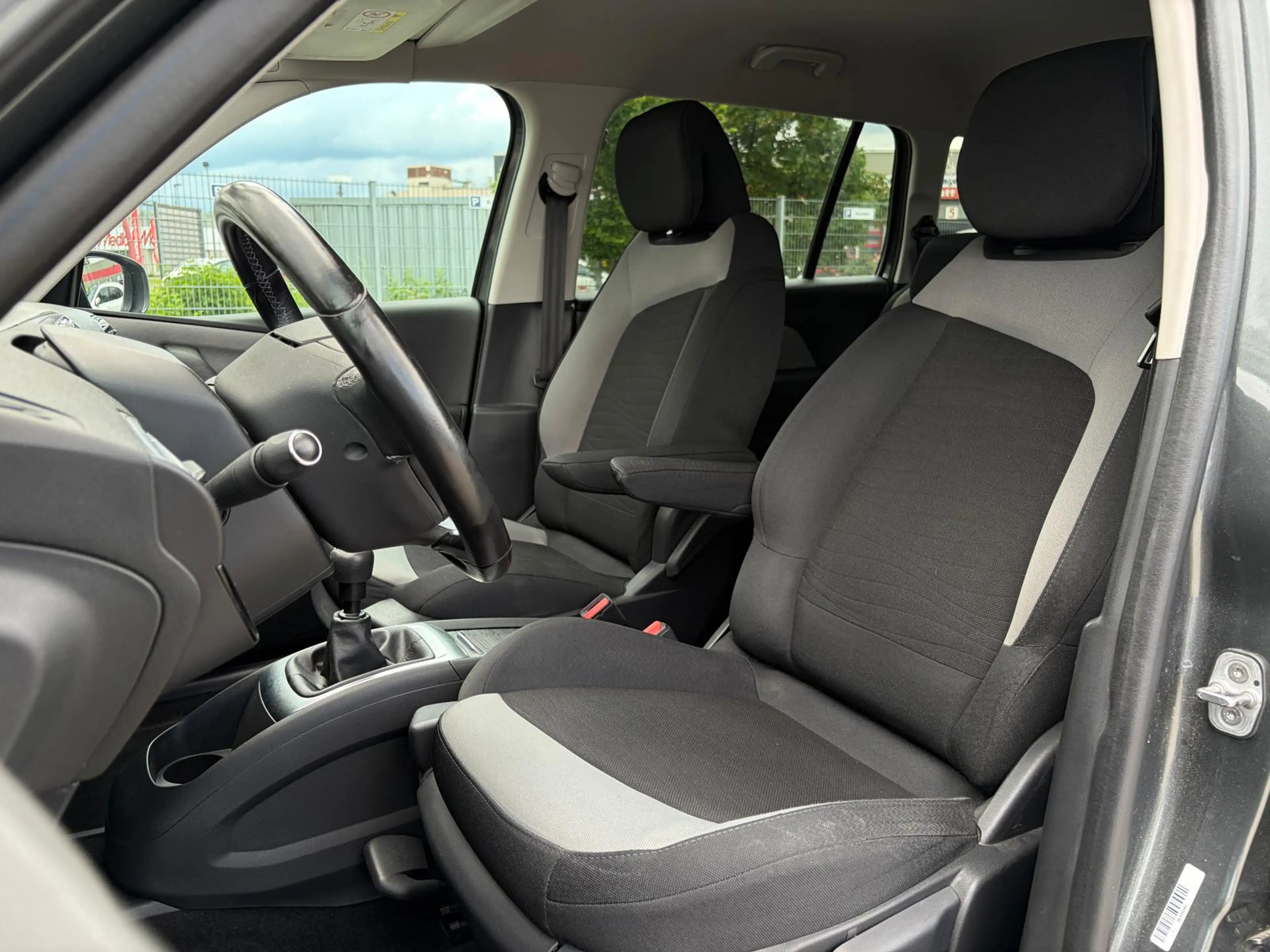 Citroen Grand C4 Picasso 1.6 Blue-HDI FAP Selection — photo 9