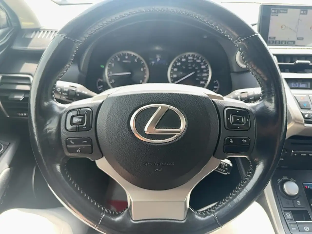 Lexus NX снимка Lexus NX