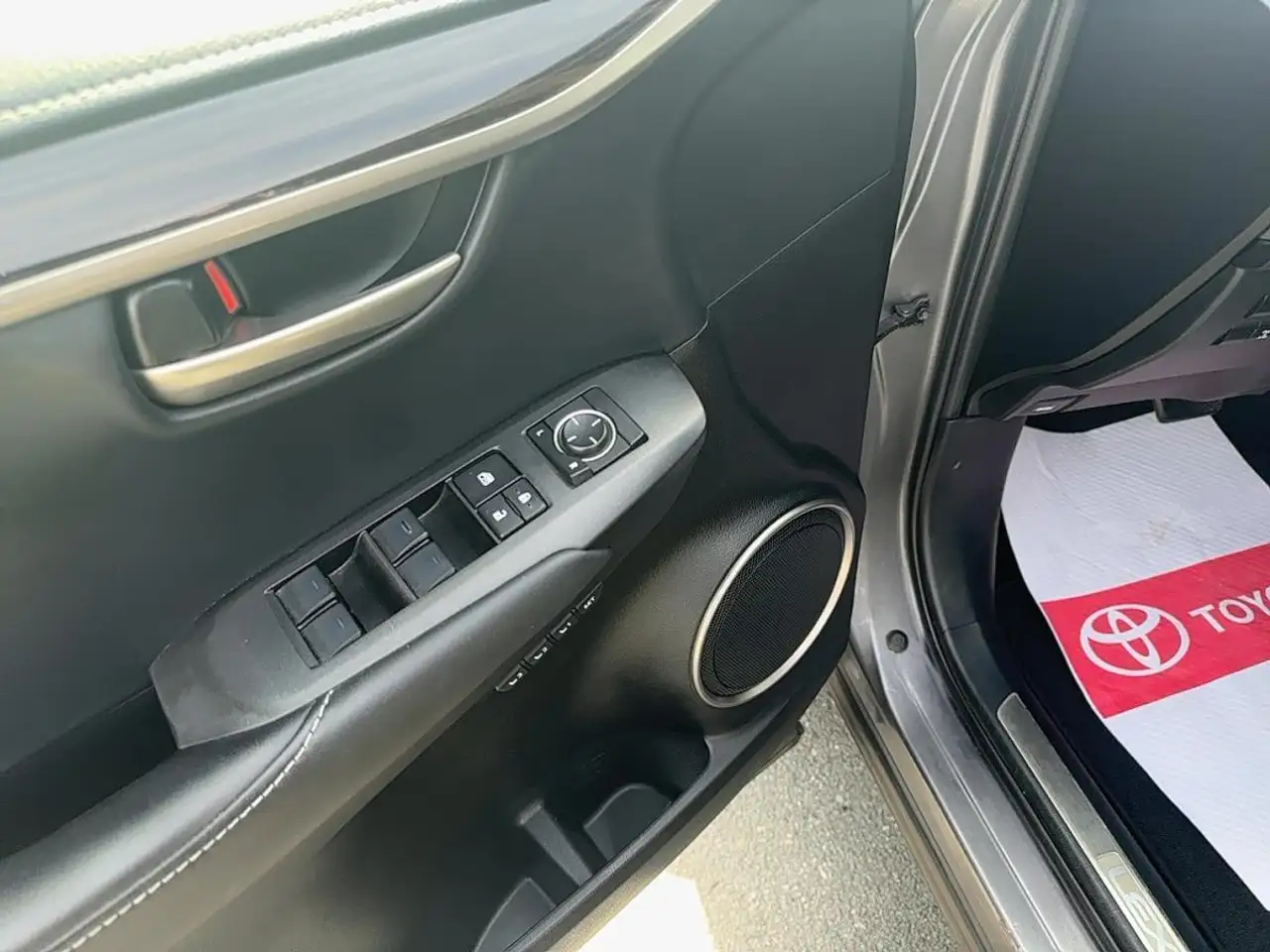 Lexus NX снимка Lexus NX
