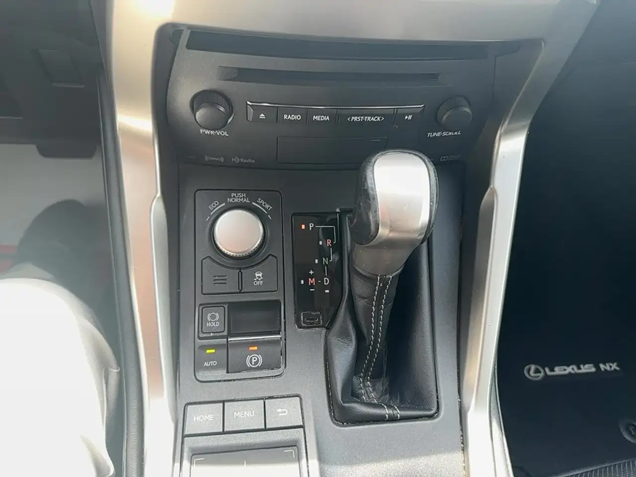 Lexus NX снимка Lexus NX
