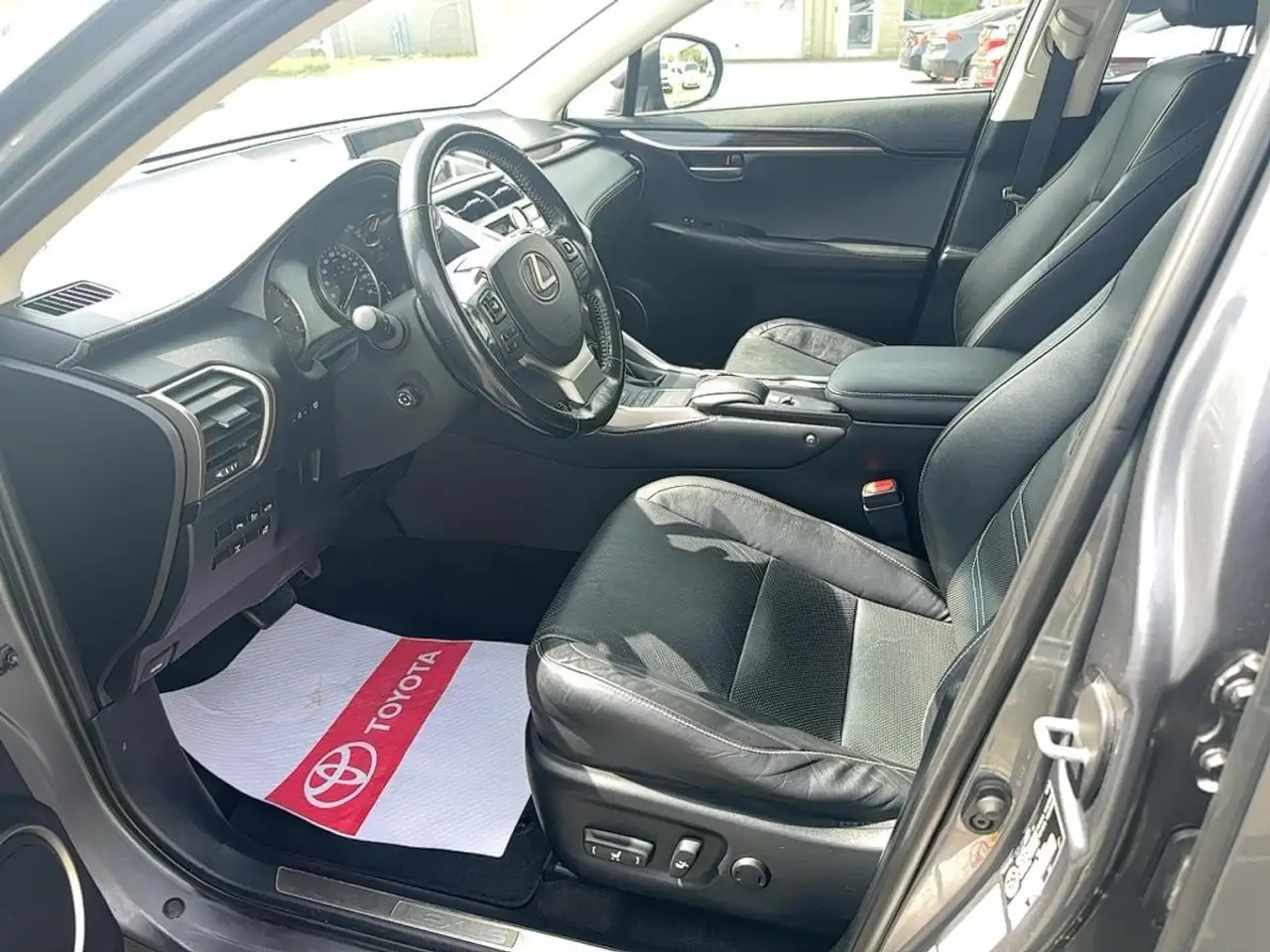 Lexus NX снимка Lexus NX