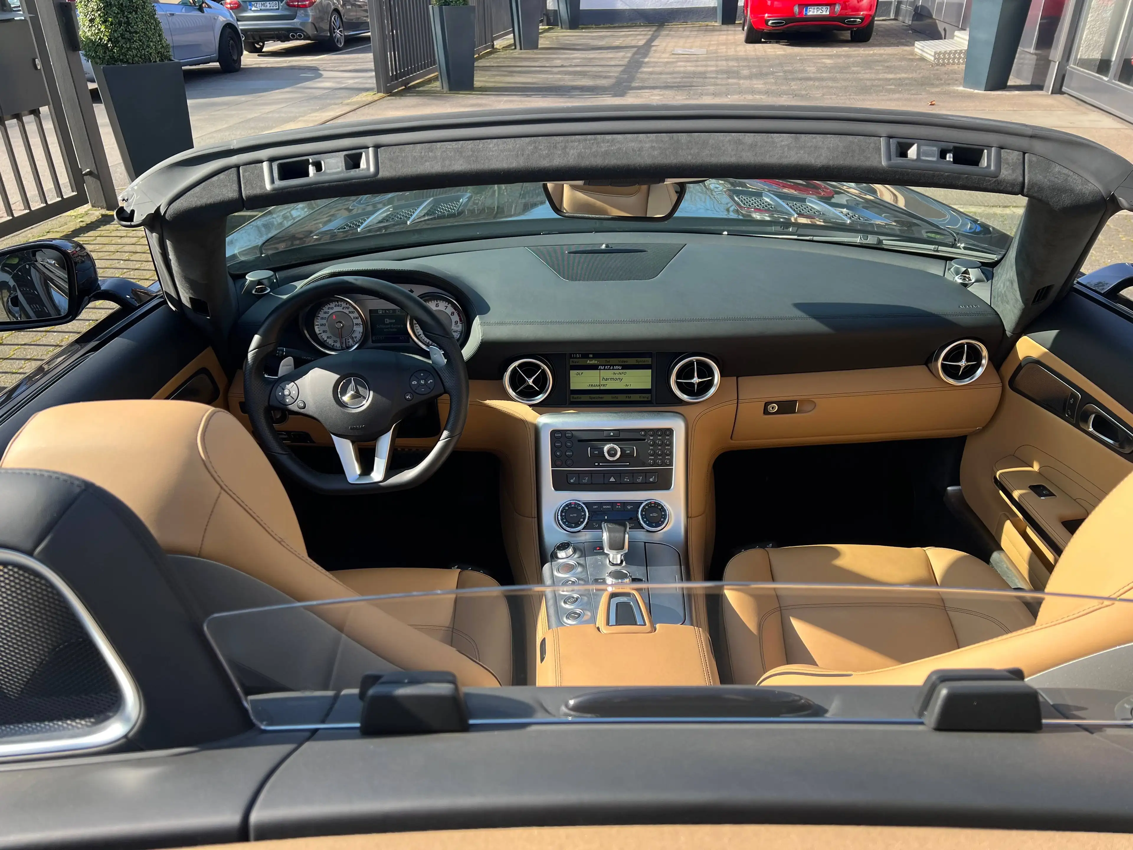 Mercedes-Benz SLS SLS AMG Roadster V8 6.2 nur only 9Tkm schwarz Verdeck beige — photo 3