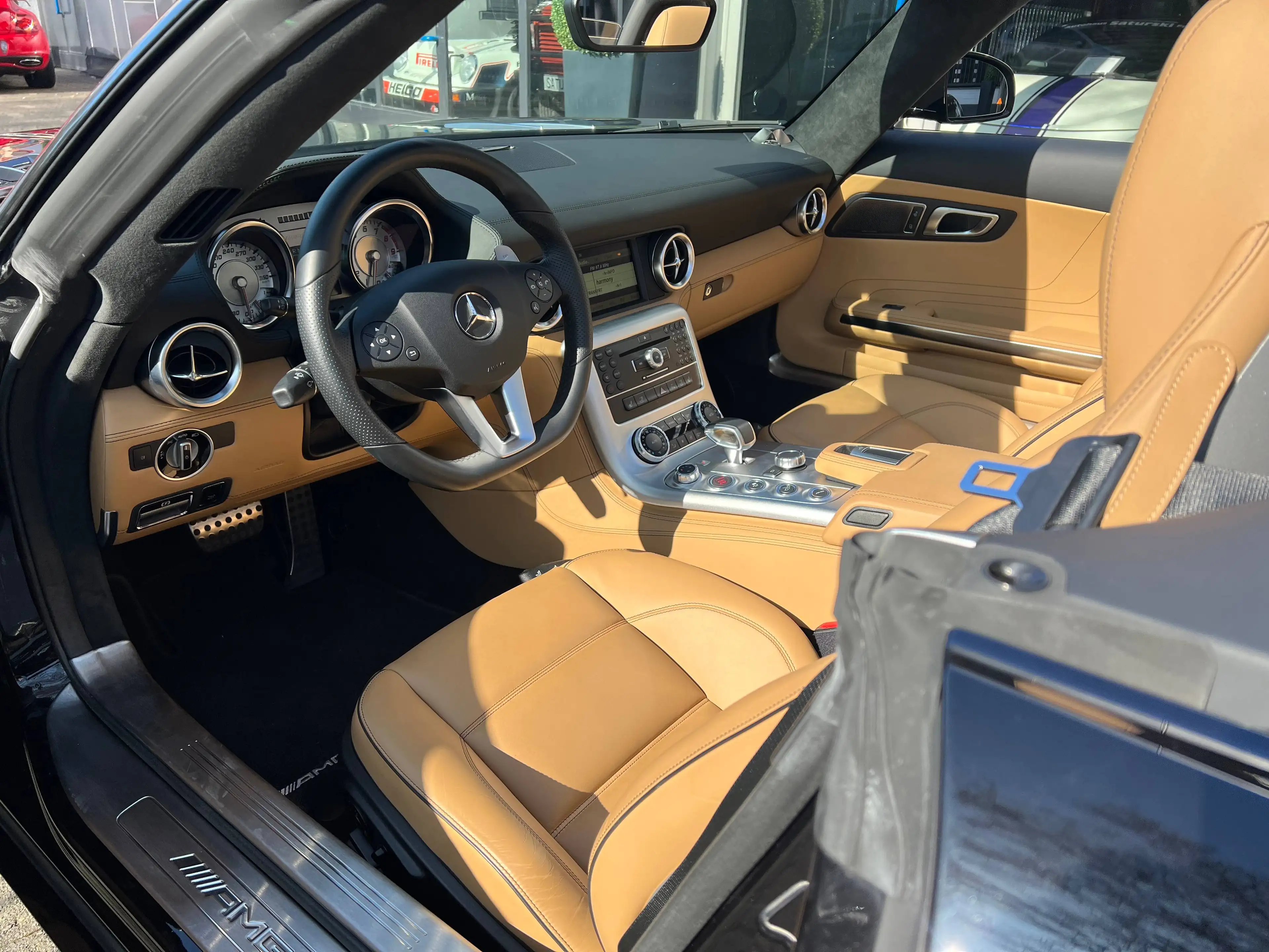 Mercedes-Benz SLS SLS AMG Roadster V8 6.2 nur only 9Tkm schwarz Verdeck beige — photo 15