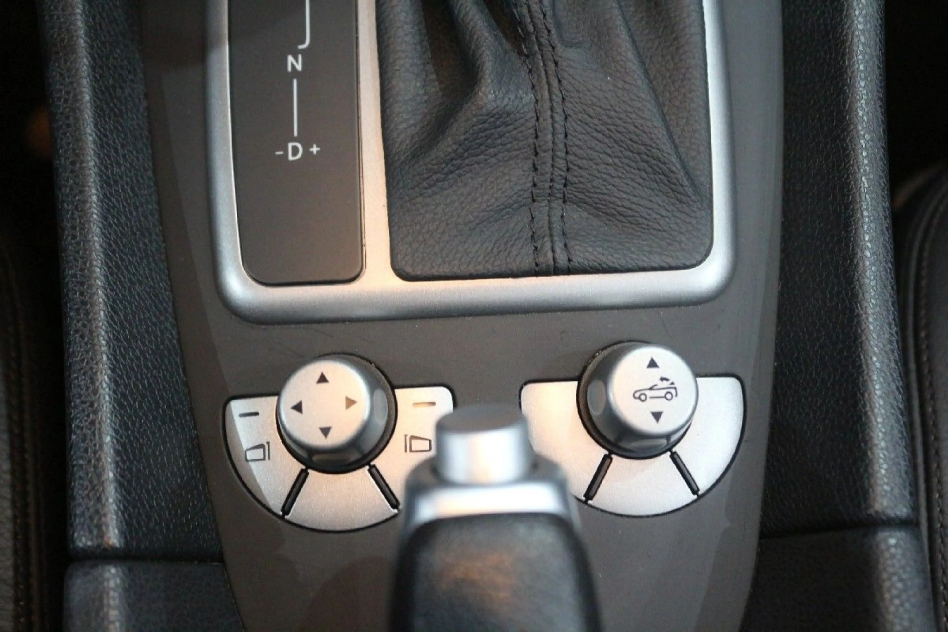 Mercedes-Benz SLK 200 - Automatik-Navi-Leder-Airscarf-Sitzhei — photo 15