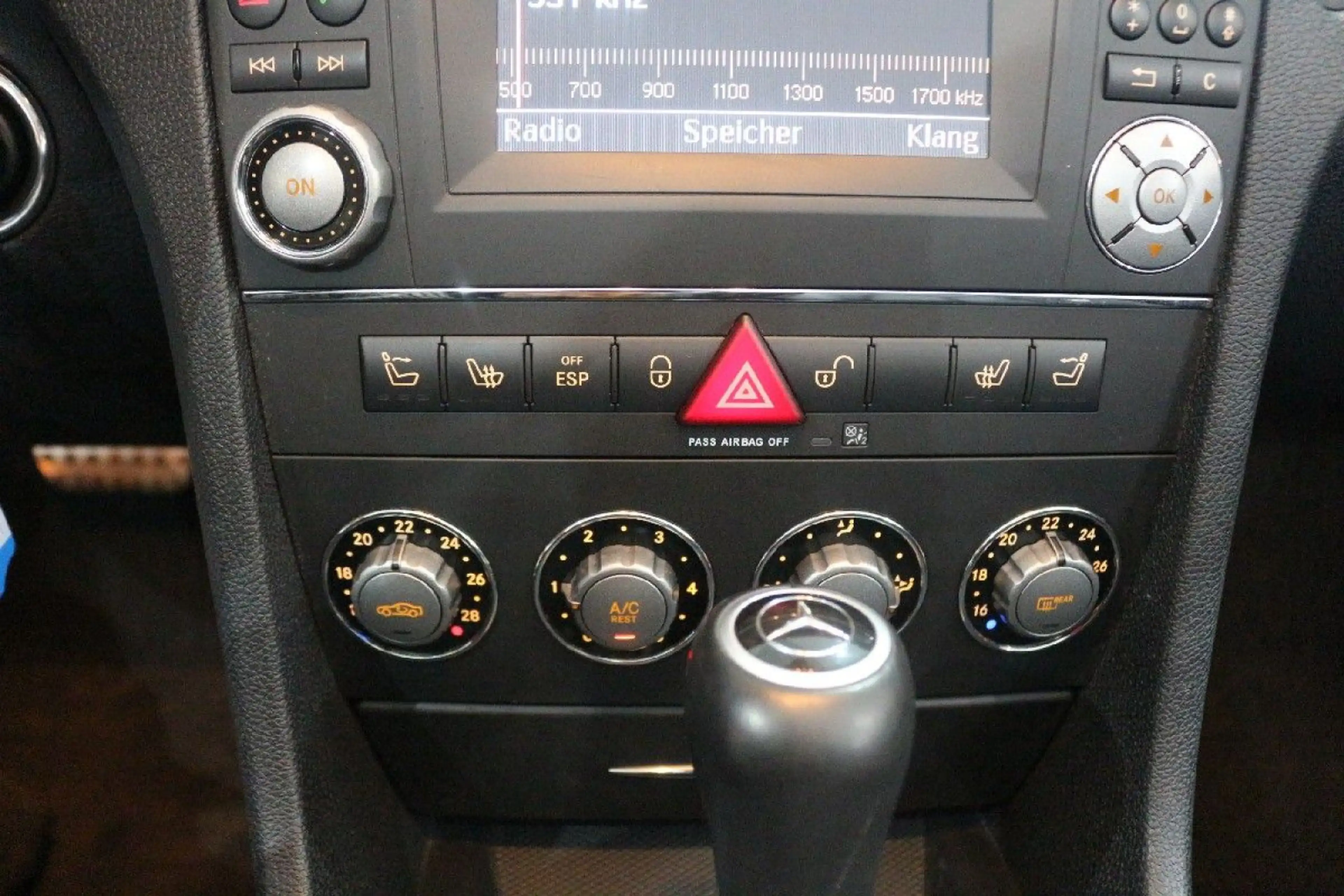 Mercedes-Benz SLK 200 - Automatik-Navi-Leder-Airscarf-Sitzhei — photo 14