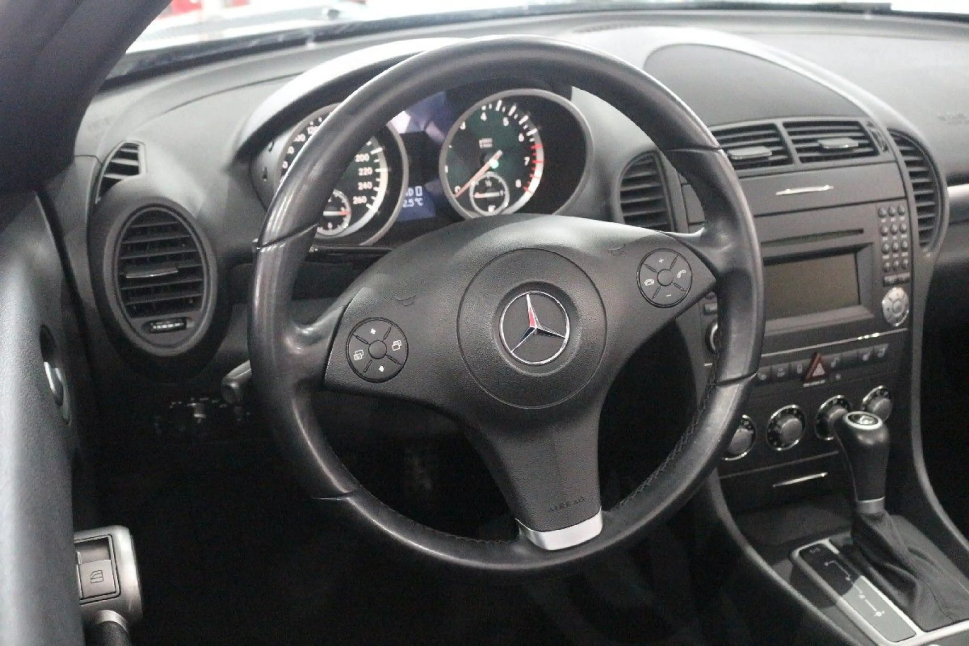 Mercedes-Benz SLK 200 - Automatik-Navi-Leder-Airscarf-Sitzhei — photo 8