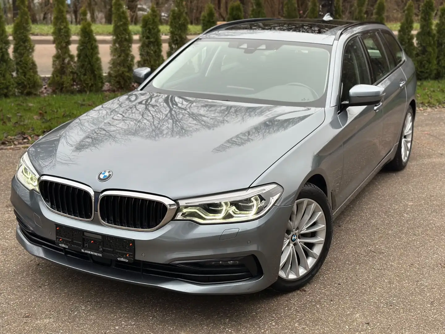 BMW 530 d Touring Sport Line*PANO*AHK*LED*Kamera* Blauw - 2