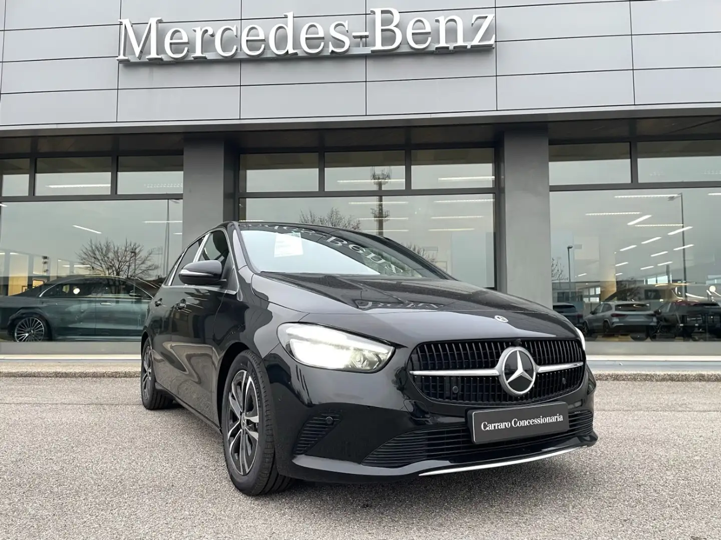 Mercedes-Benz B 180 d Schwarz - 1
