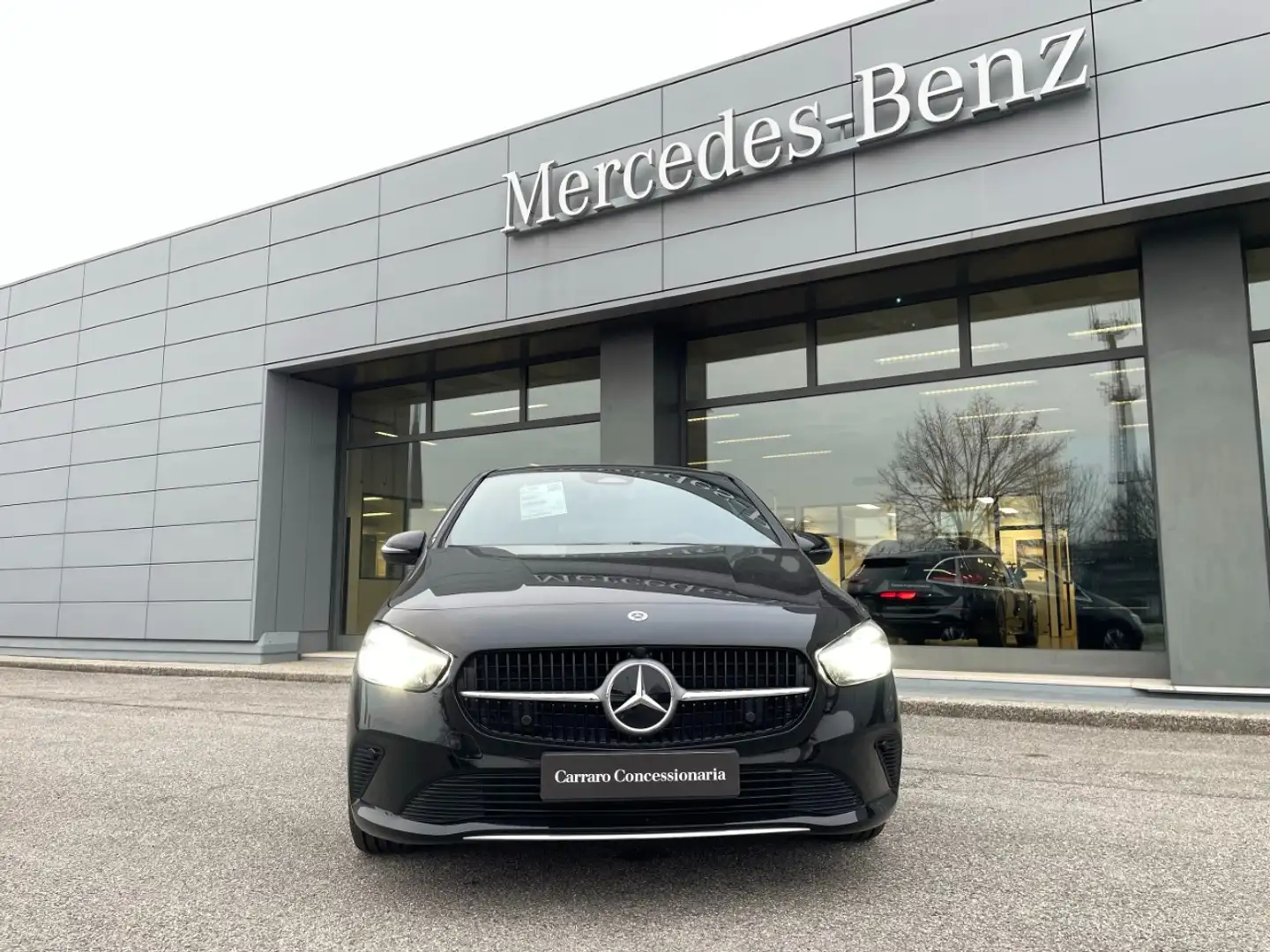 Mercedes-Benz B 180 d Schwarz - 2