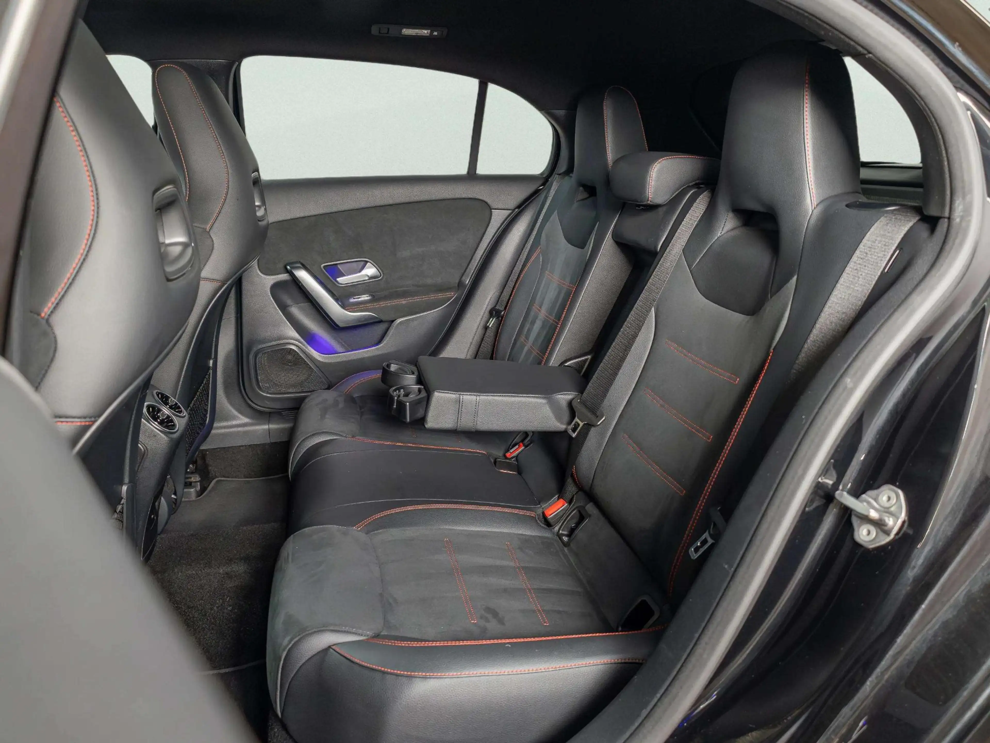 Mercedes-Benz A 250 e AMG Line Panorama dak — photo 11