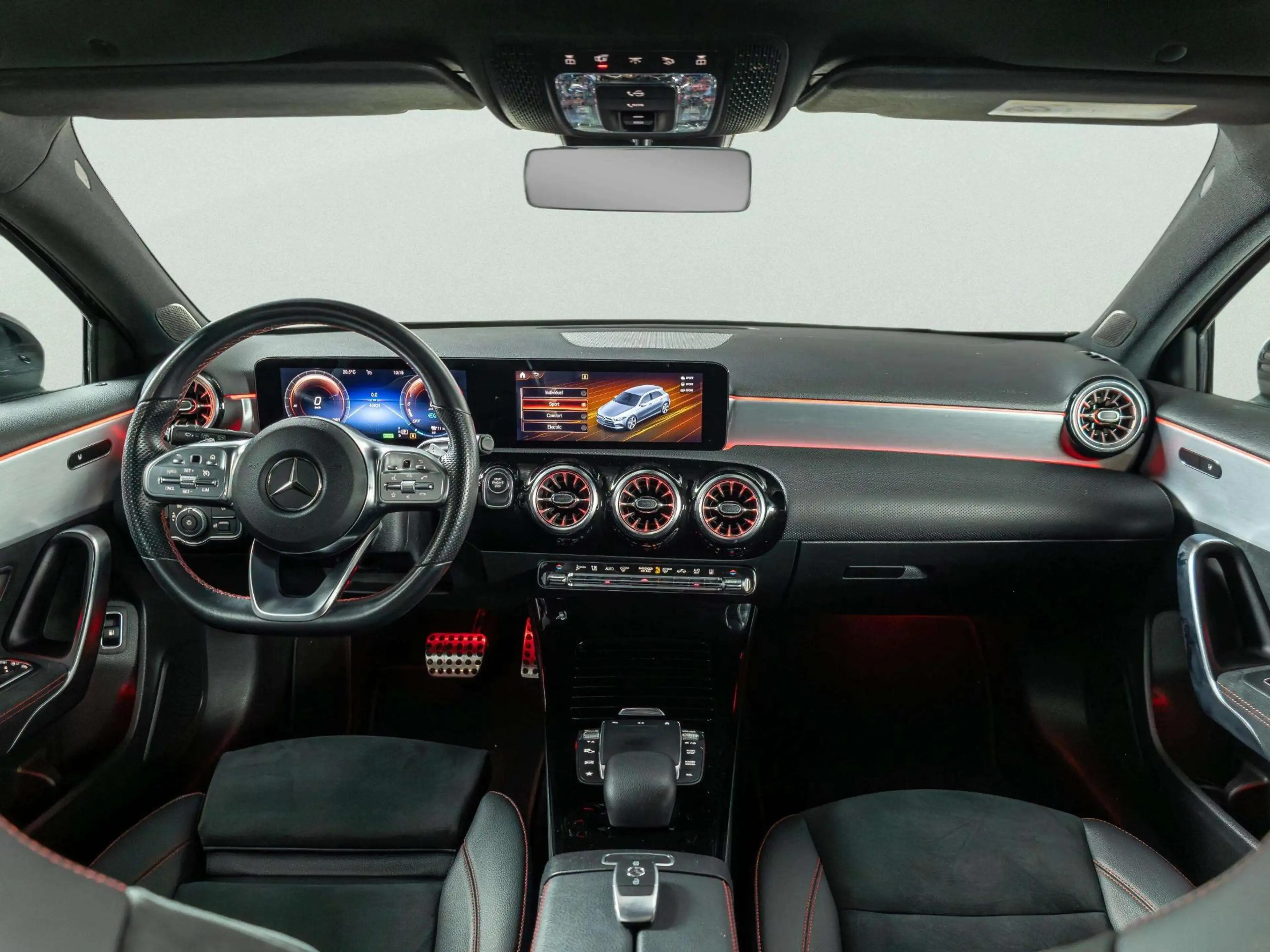 Mercedes-Benz A 250 e AMG Line Panorama dak — photo 3