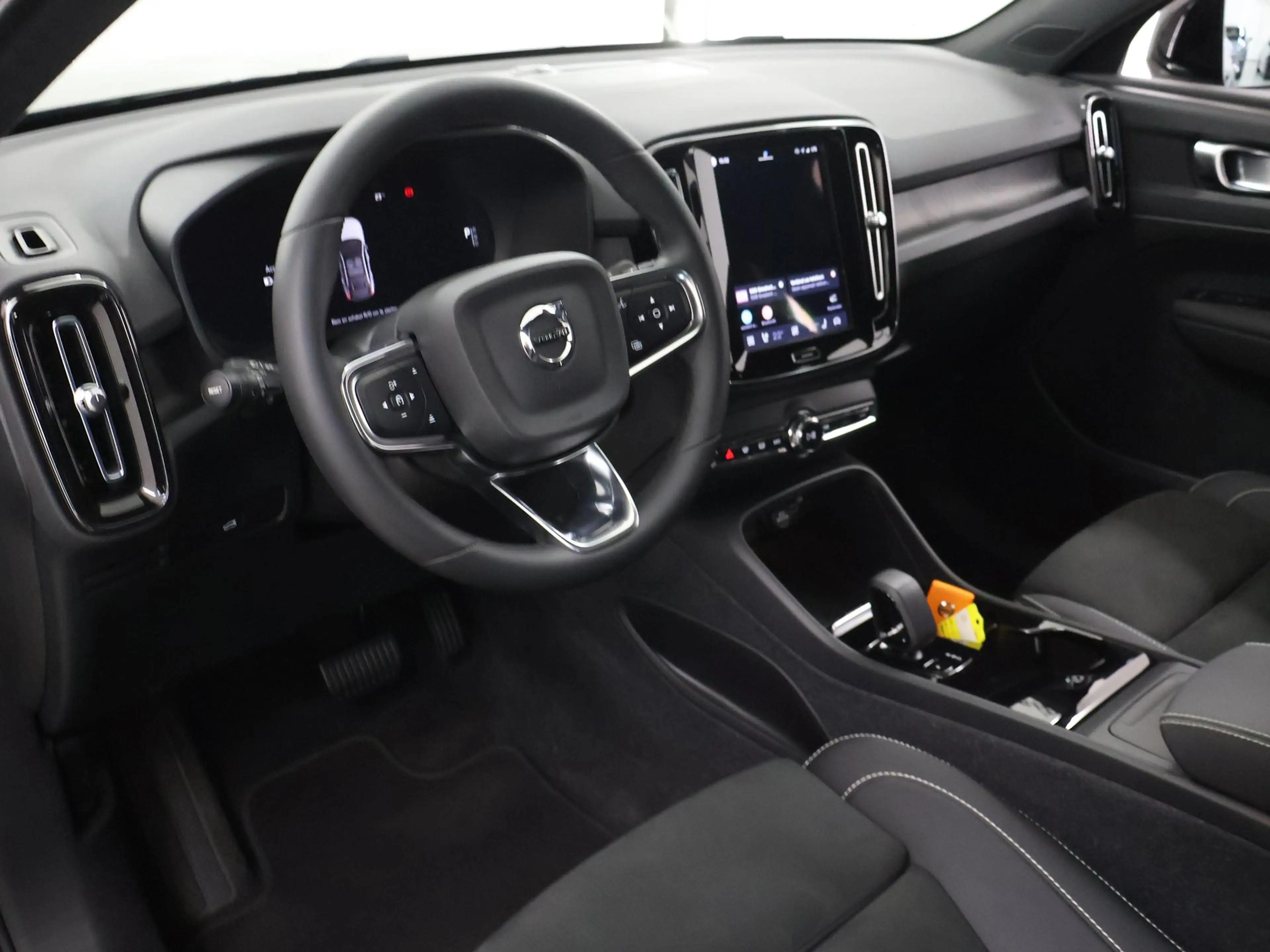 Volvo C40 Recharge Core 69 kWh | SOH 95% | Trekhaak | warmte — photo 8