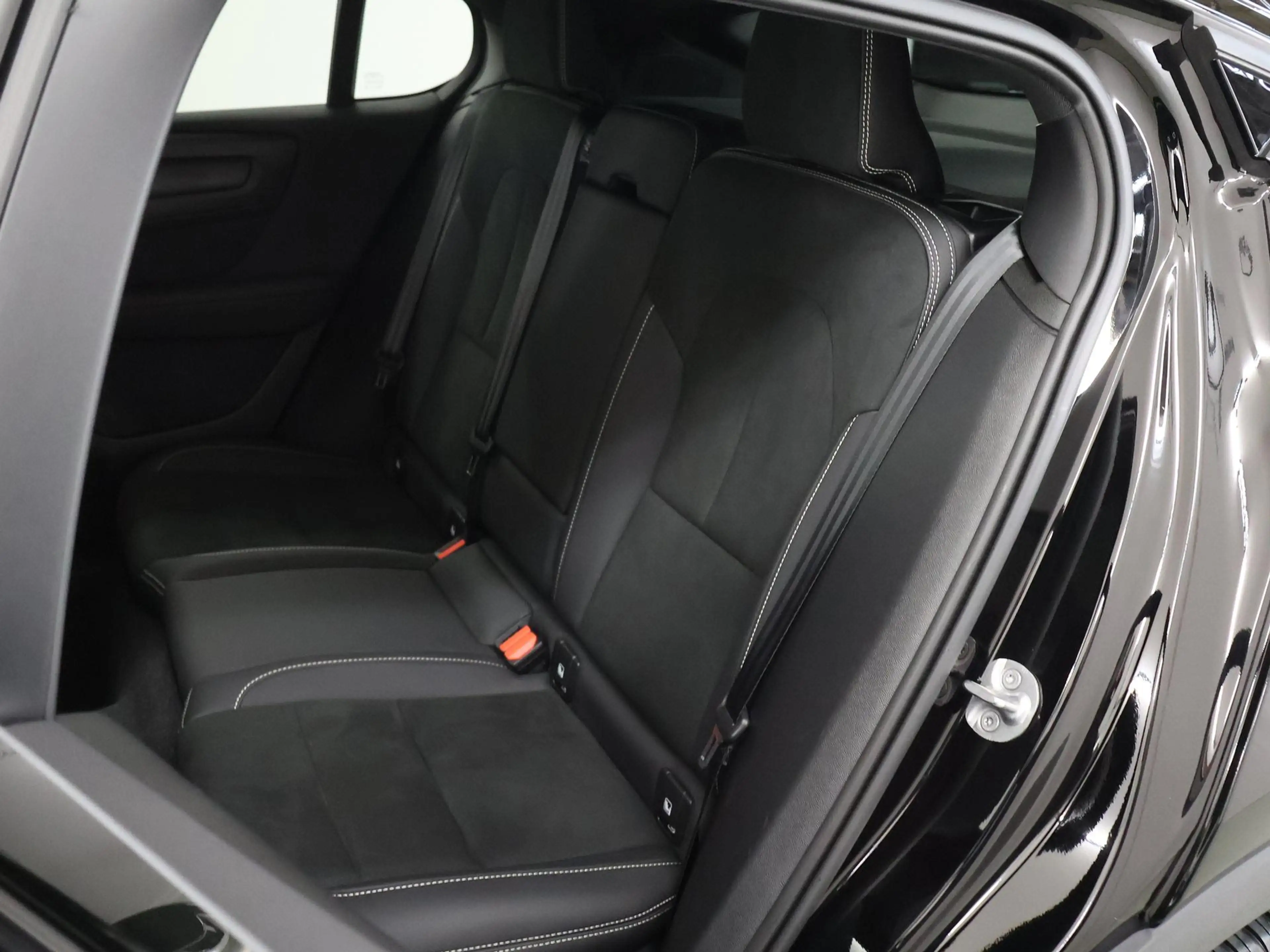 Volvo C40 Recharge Core 69 kWh | SOH 95% | Trekhaak | warmte — photo 12