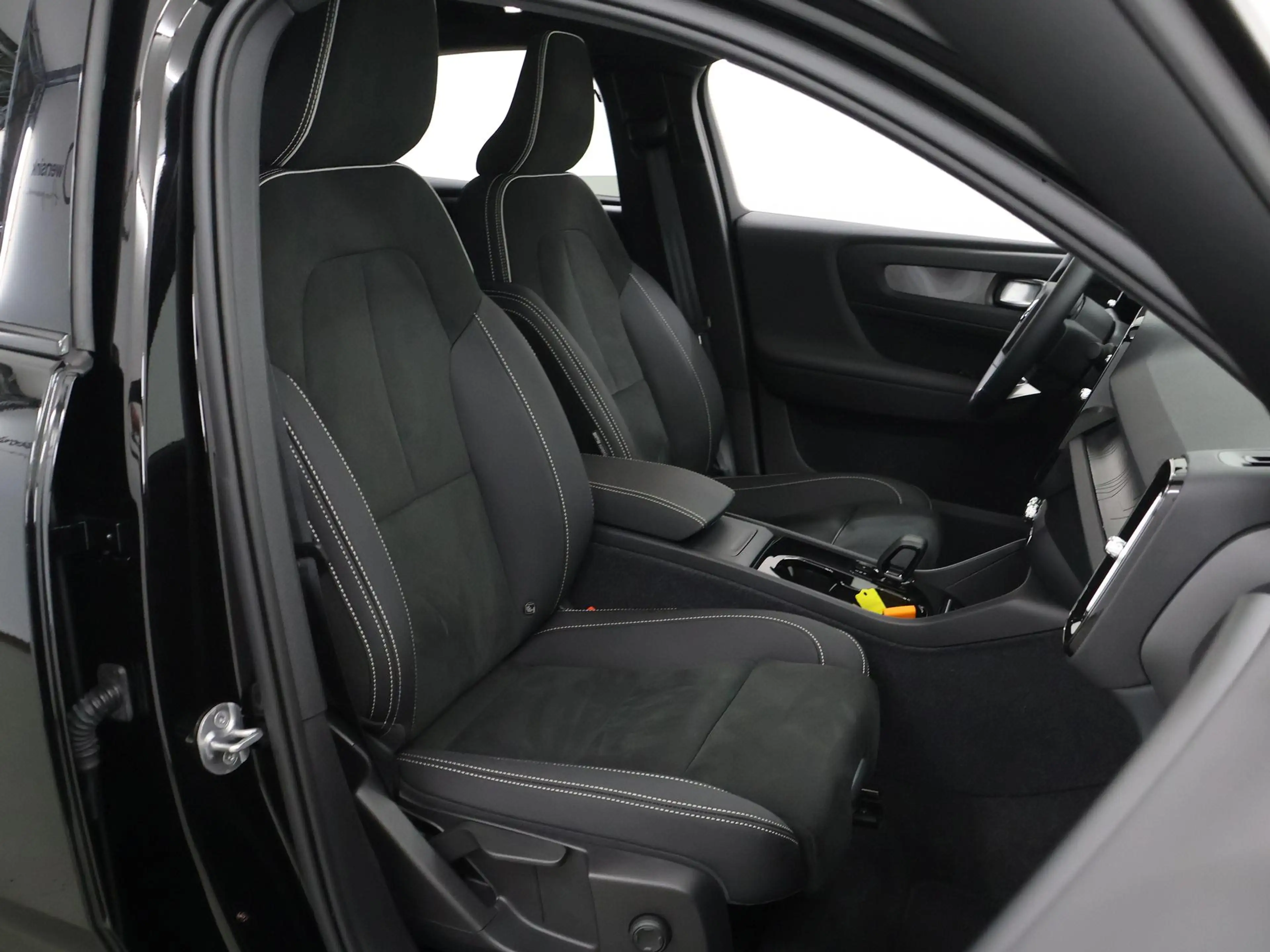 Volvo C40 Recharge Core 69 kWh | SOH 95% | Trekhaak | warmte — photo 11