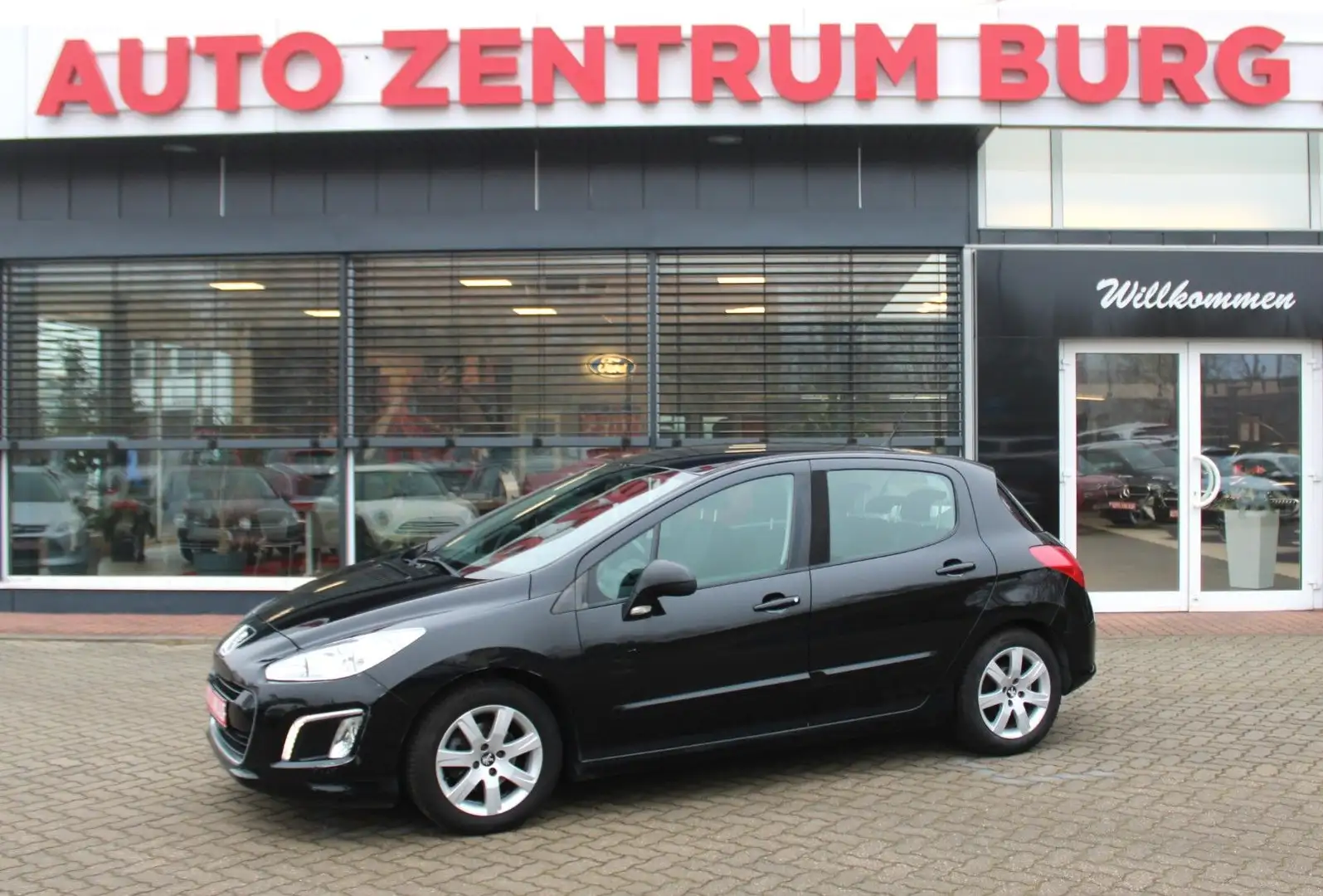 Peugeot 308 Access 1.6l Tempomat Klima Tel.Bluetooth Schwarz - 1